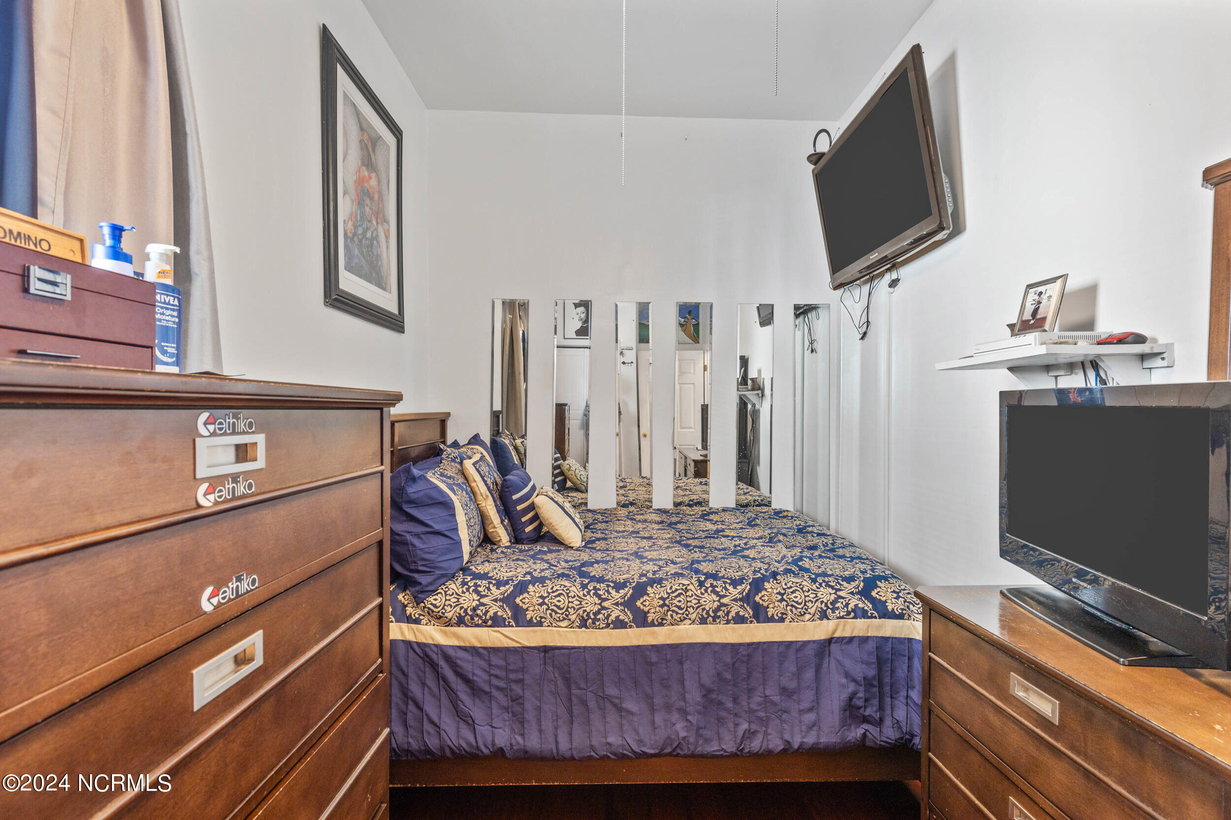 209 Queen Street Property Photo 15