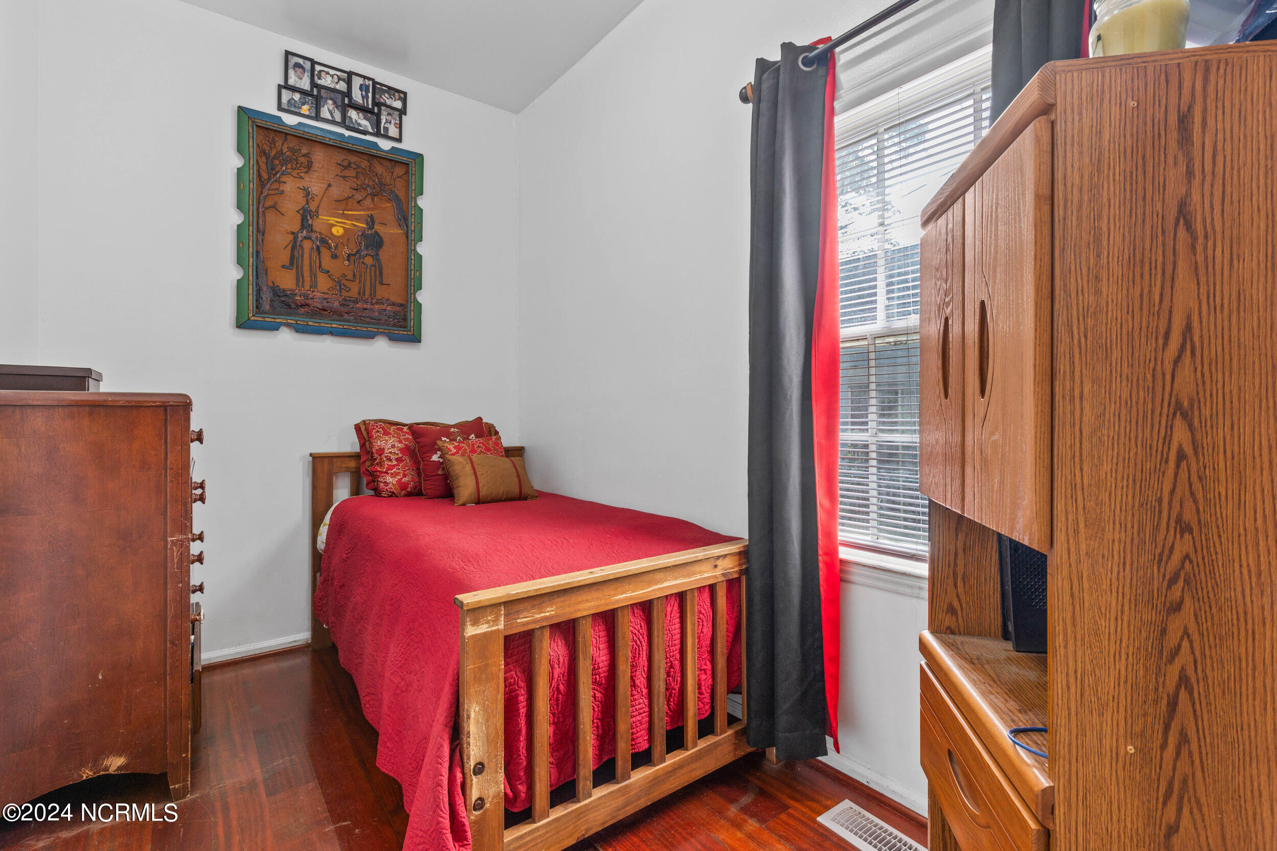 209 Queen Street Property Photo 16