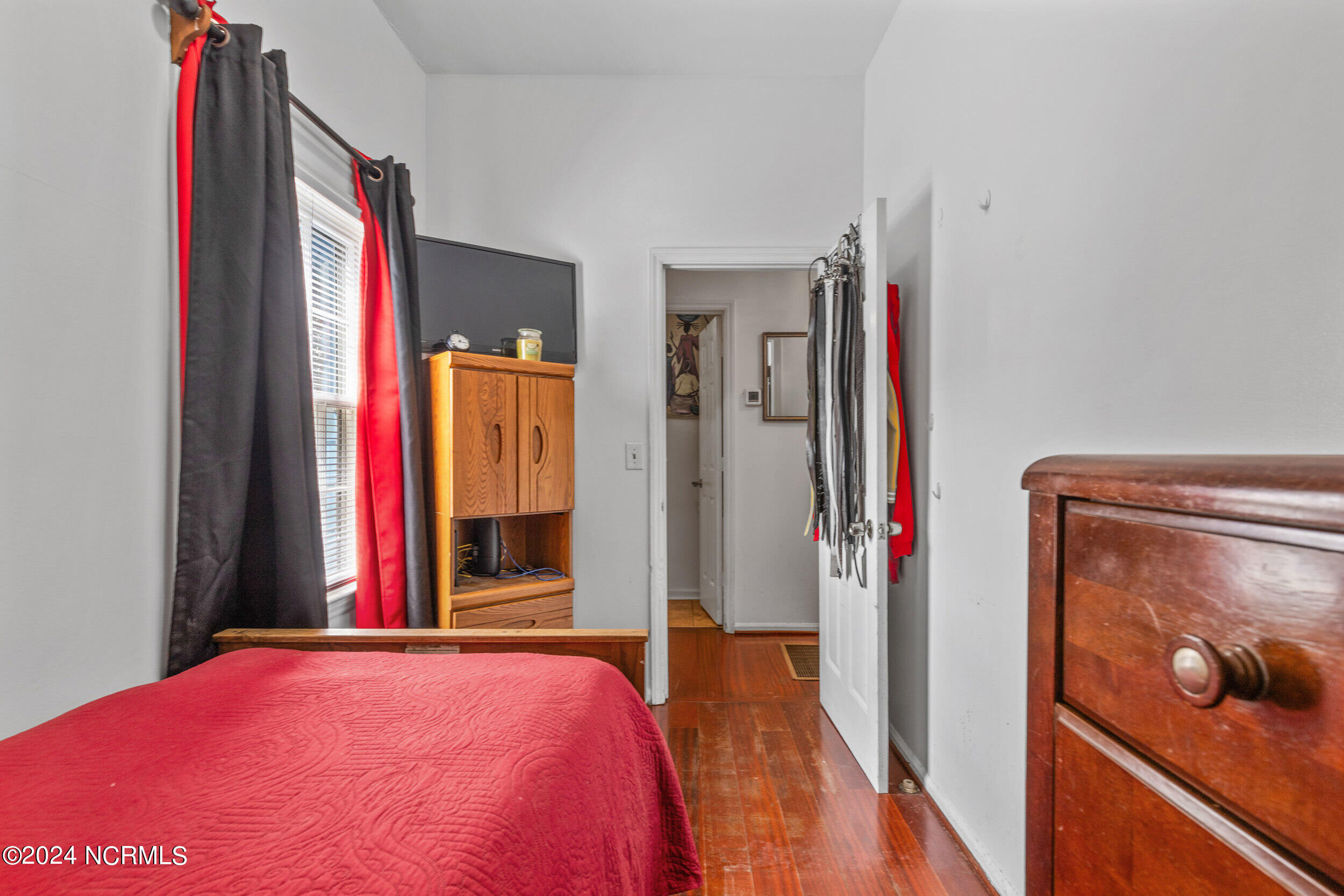 209 Queen Street Property Photo 17