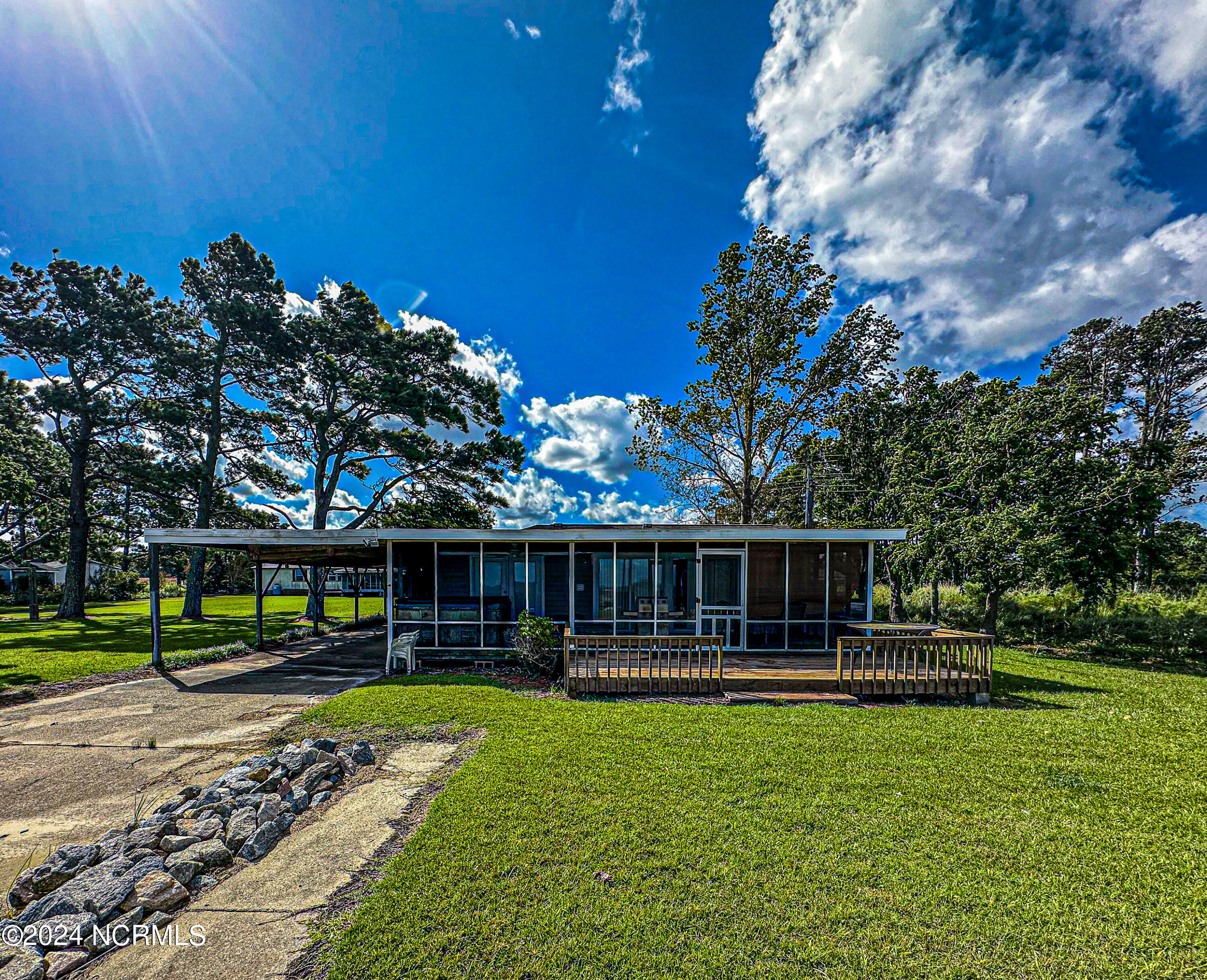 6435 Soundside Road Property Photo 3