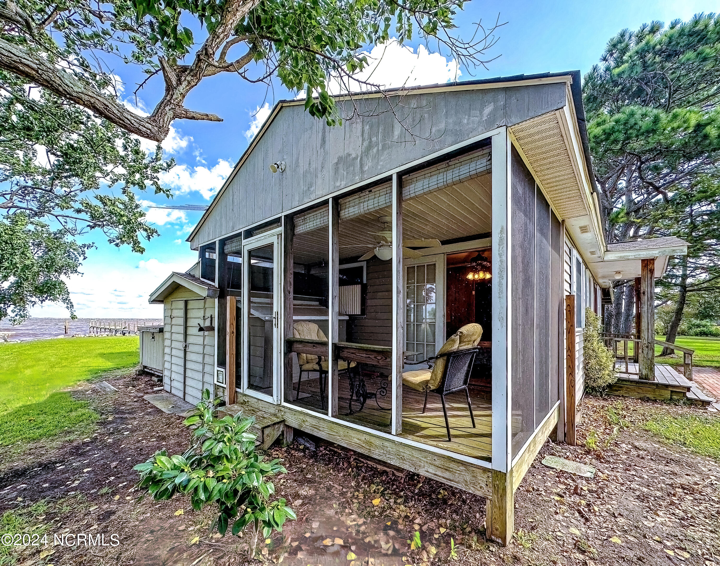 6435 Soundside Road Property Photo 4