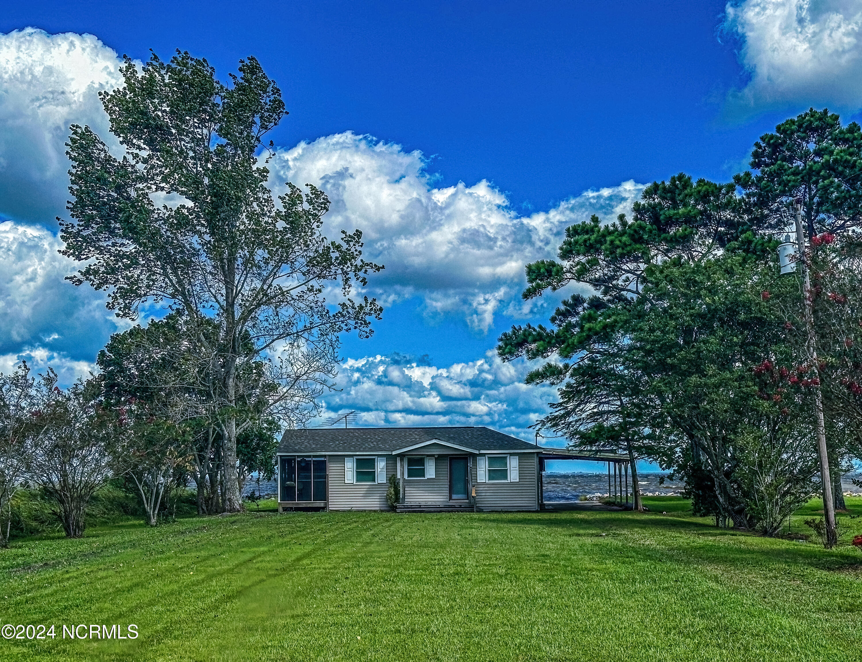 6435 Soundside Road Property Photo 7