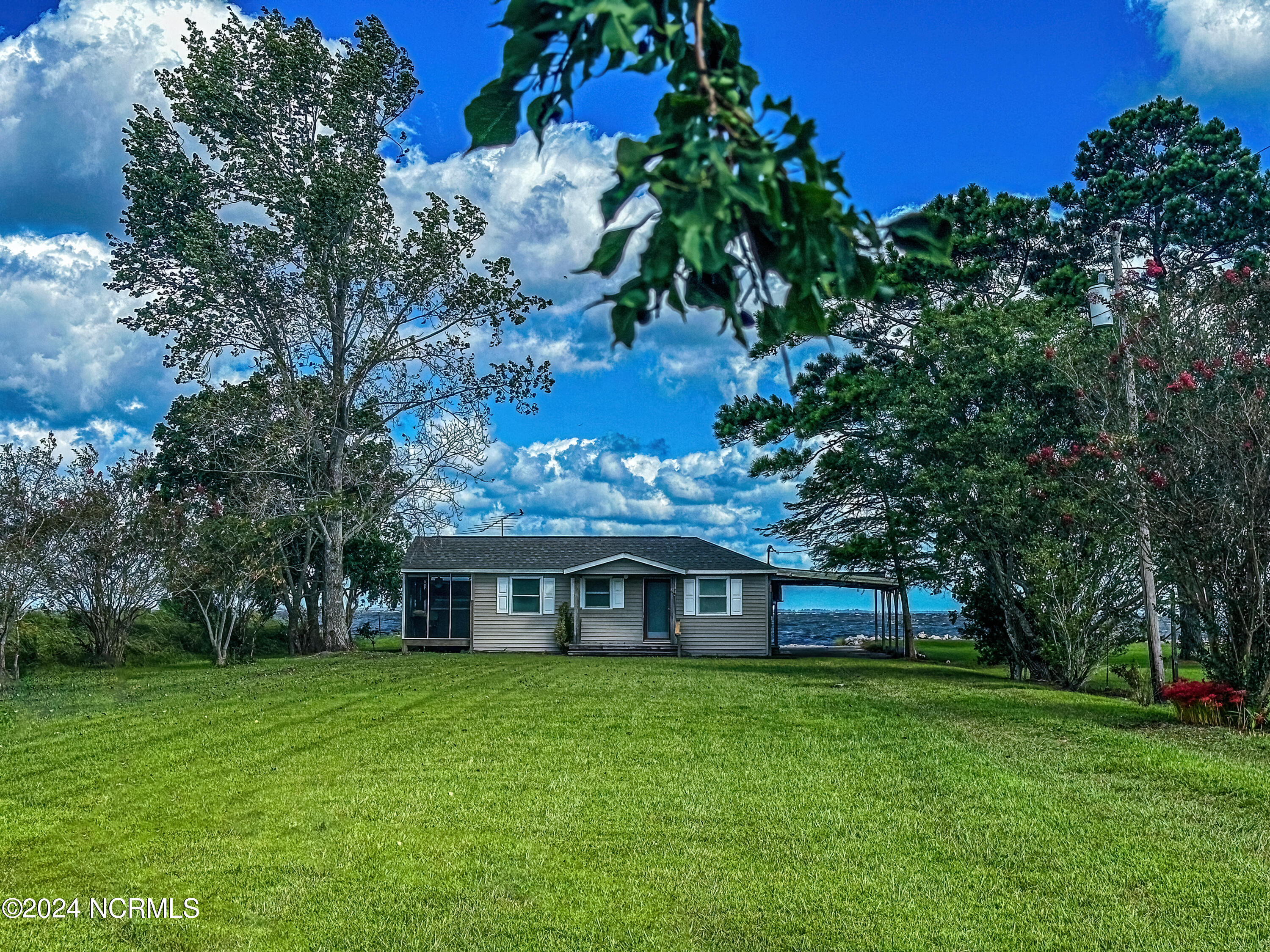 6435 Soundside Road Property Photo 8