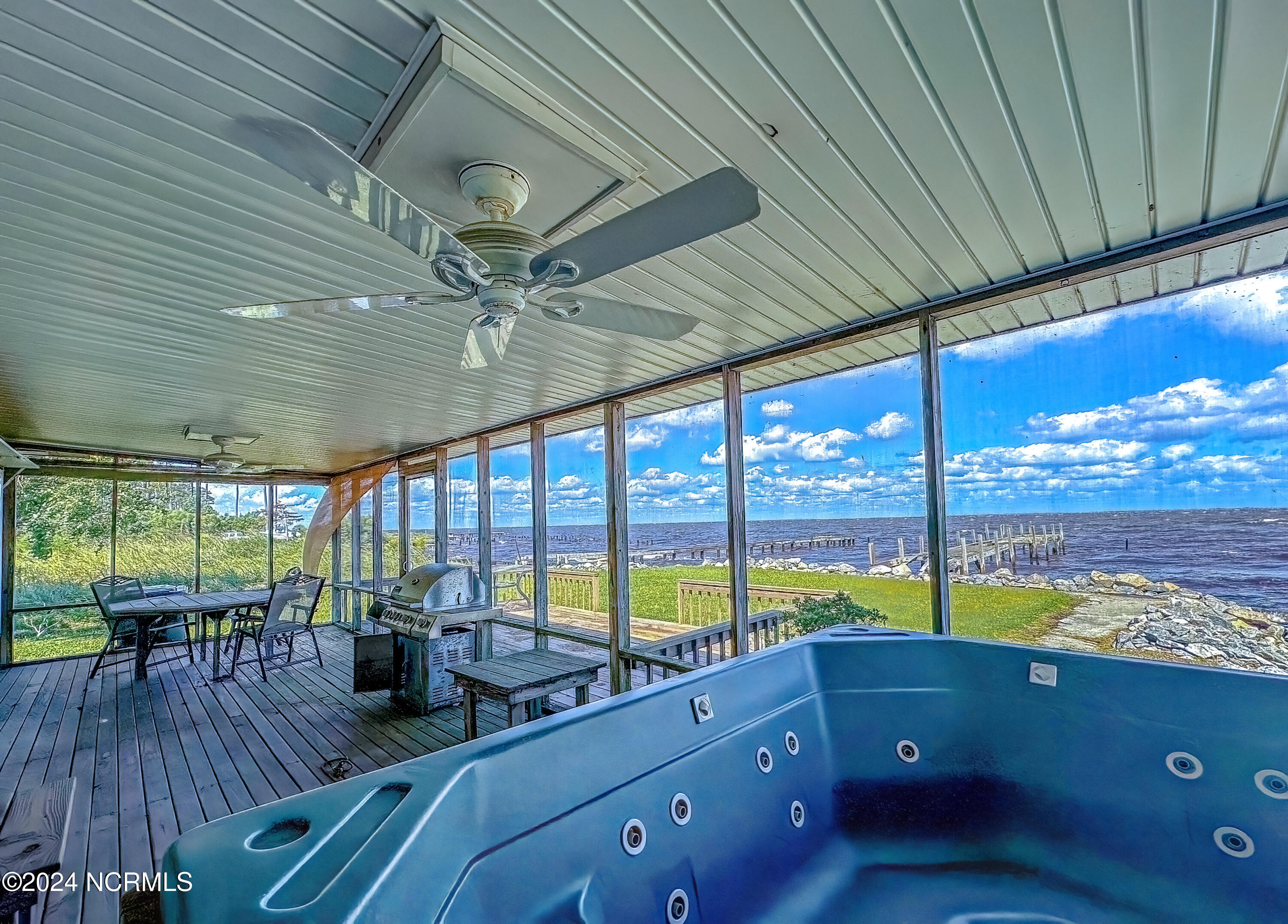 6435 Soundside Road Property Photo 14
