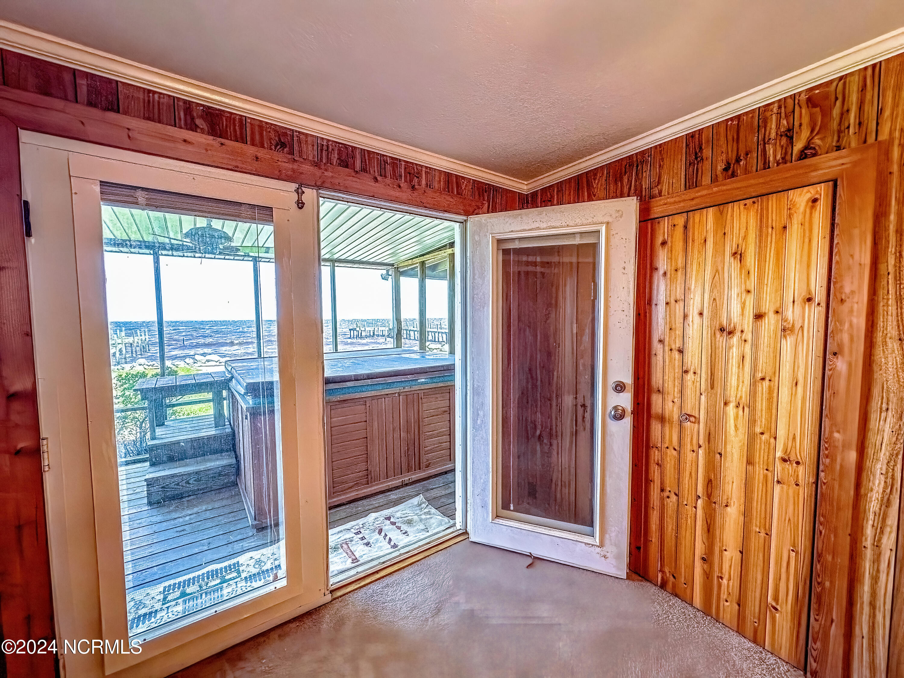 6435 Soundside Road Property Photo 15