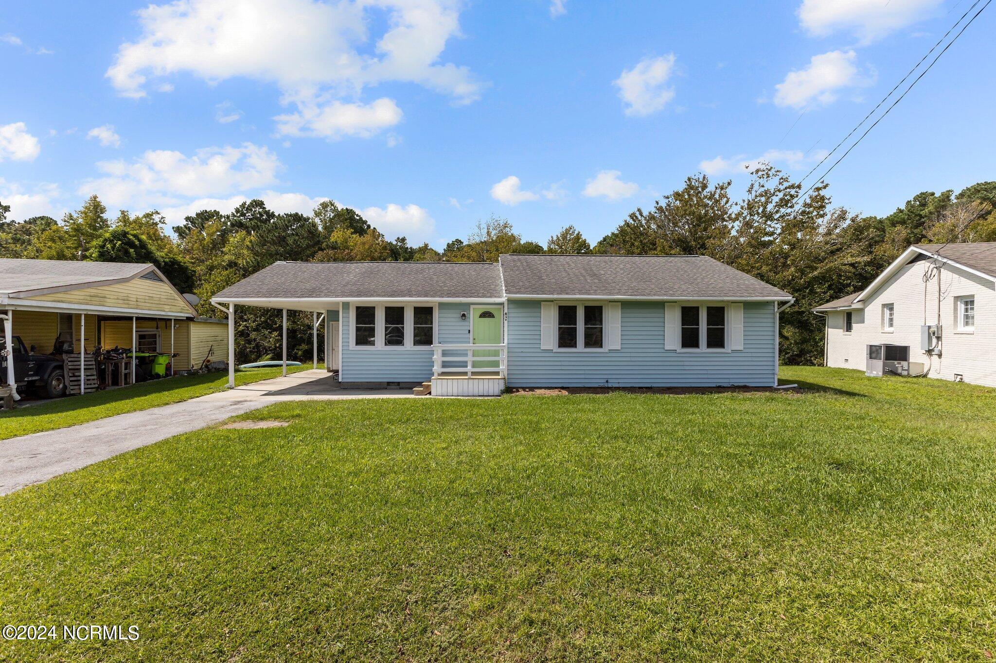 647 W Shore Drive Property Photo 2