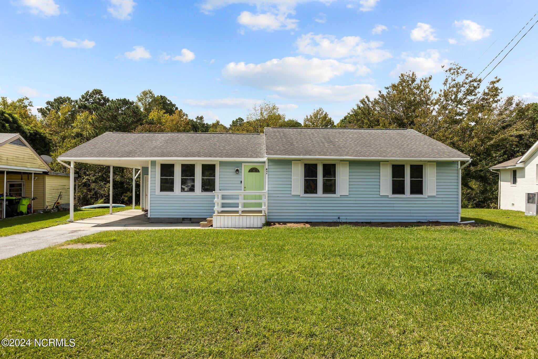647 W Shore Drive Property Photo 3