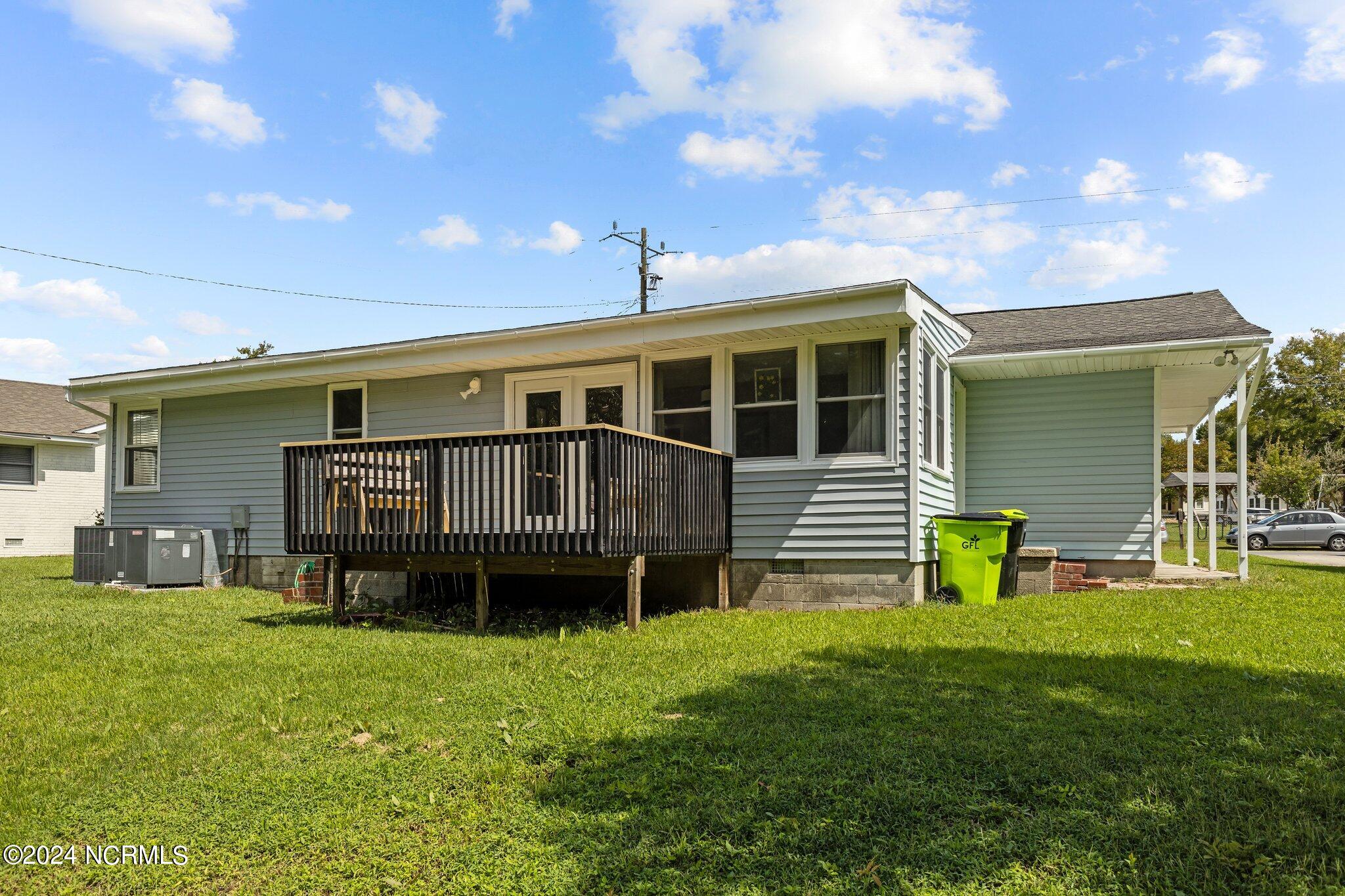 647 W Shore Drive Property Photo 6