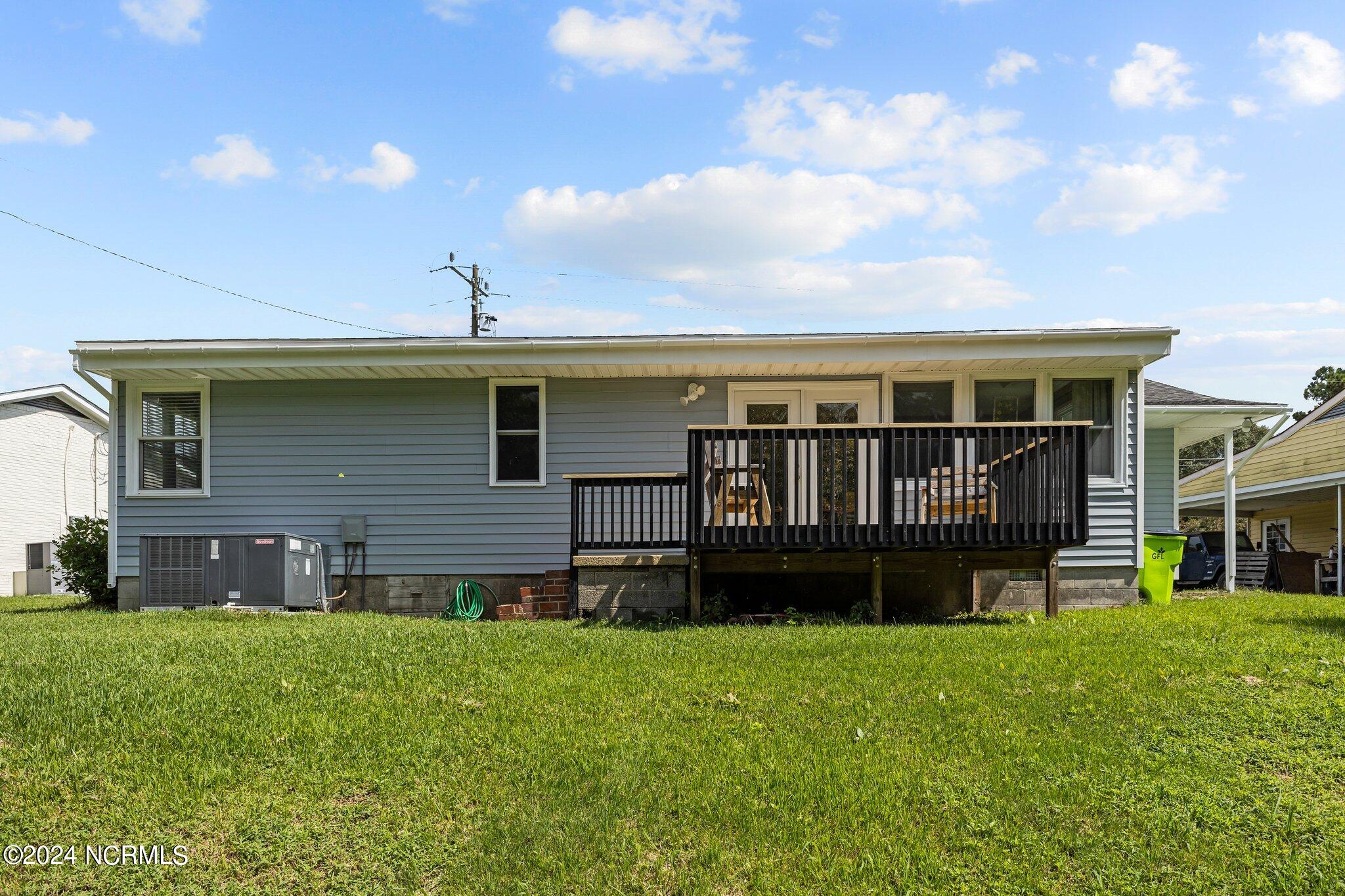 647 W Shore Drive Property Photo 7