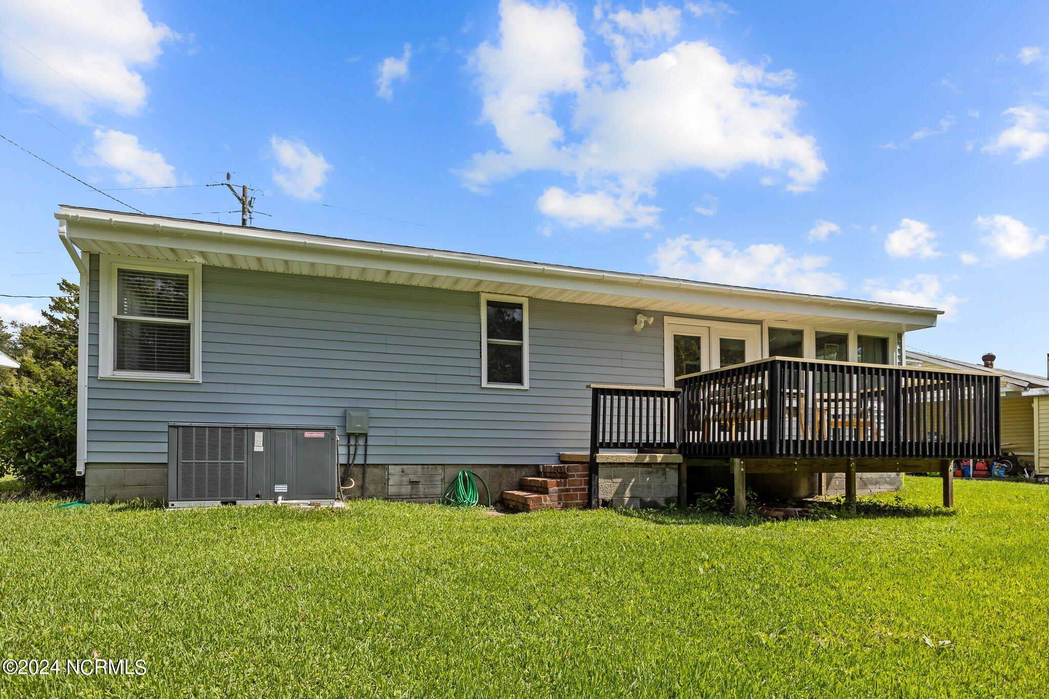 647 W Shore Drive Property Photo 8