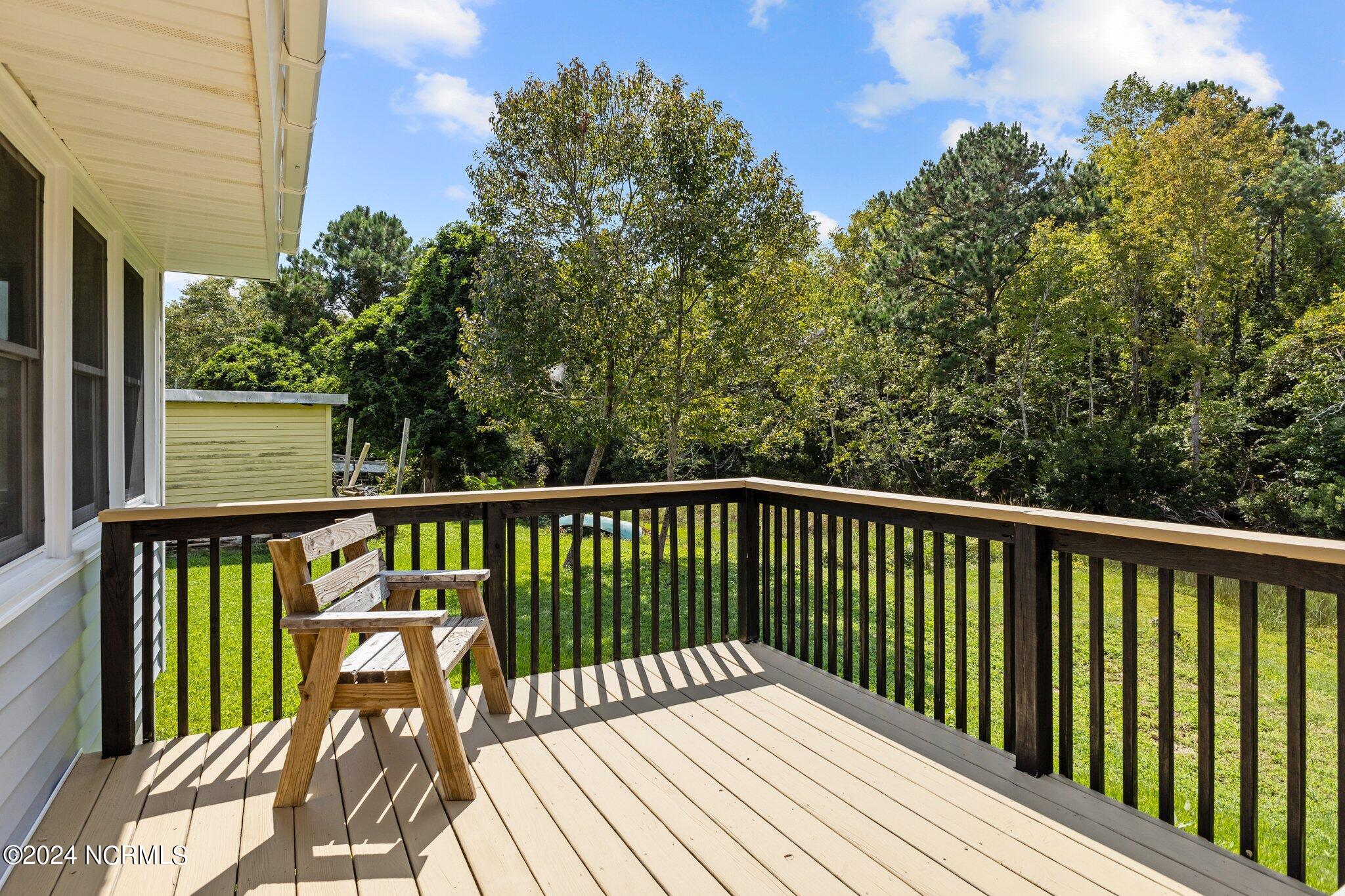 647 W Shore Drive Property Photo 10