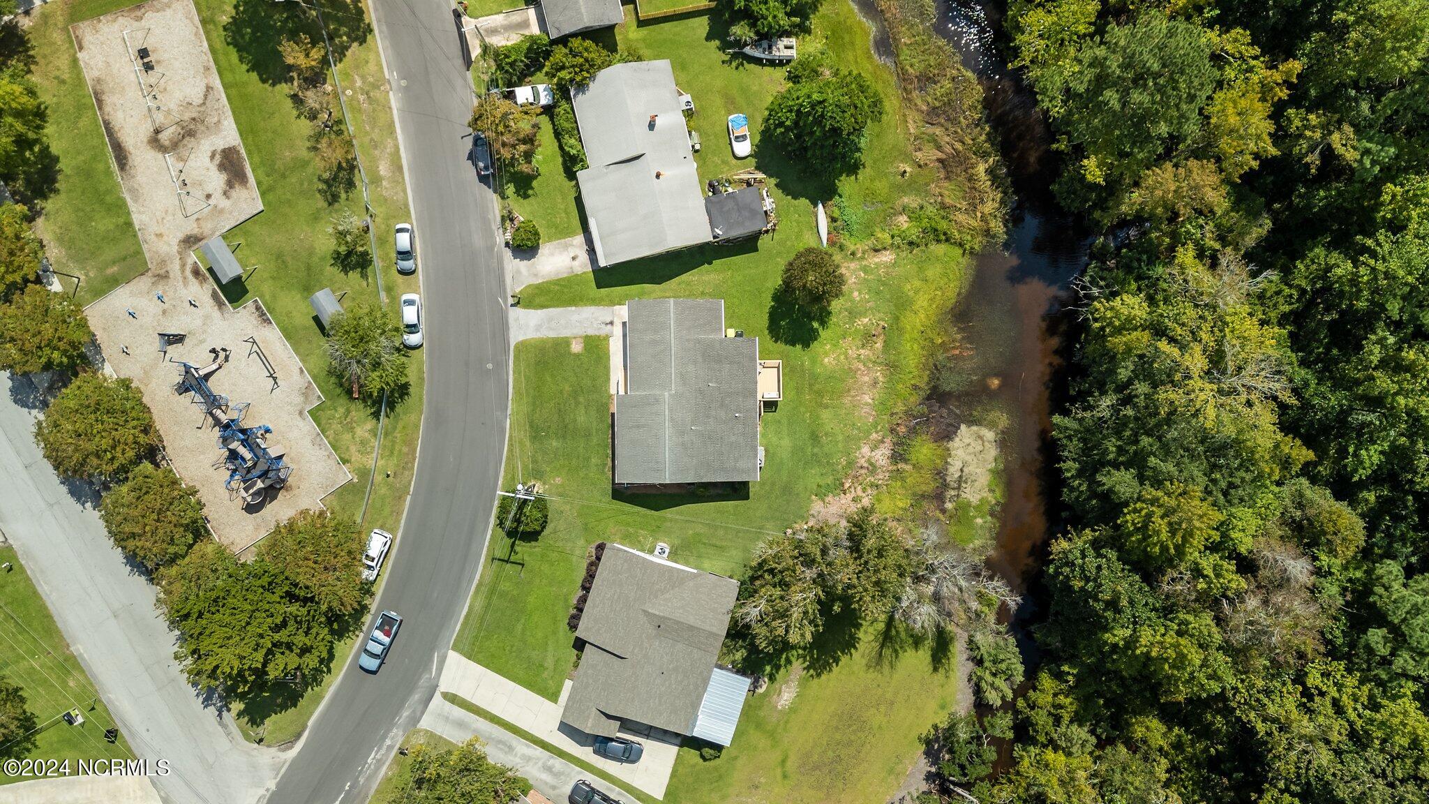 647 W Shore Drive Property Photo 11