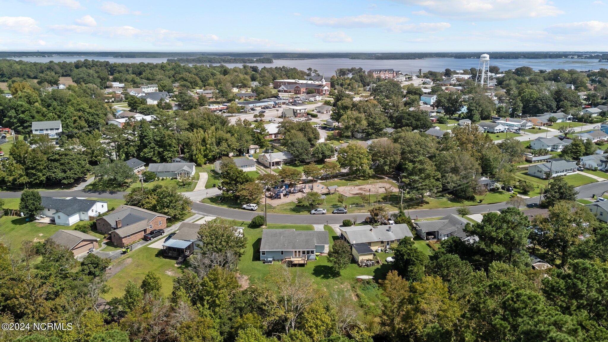 647 W Shore Drive Property Photo 12