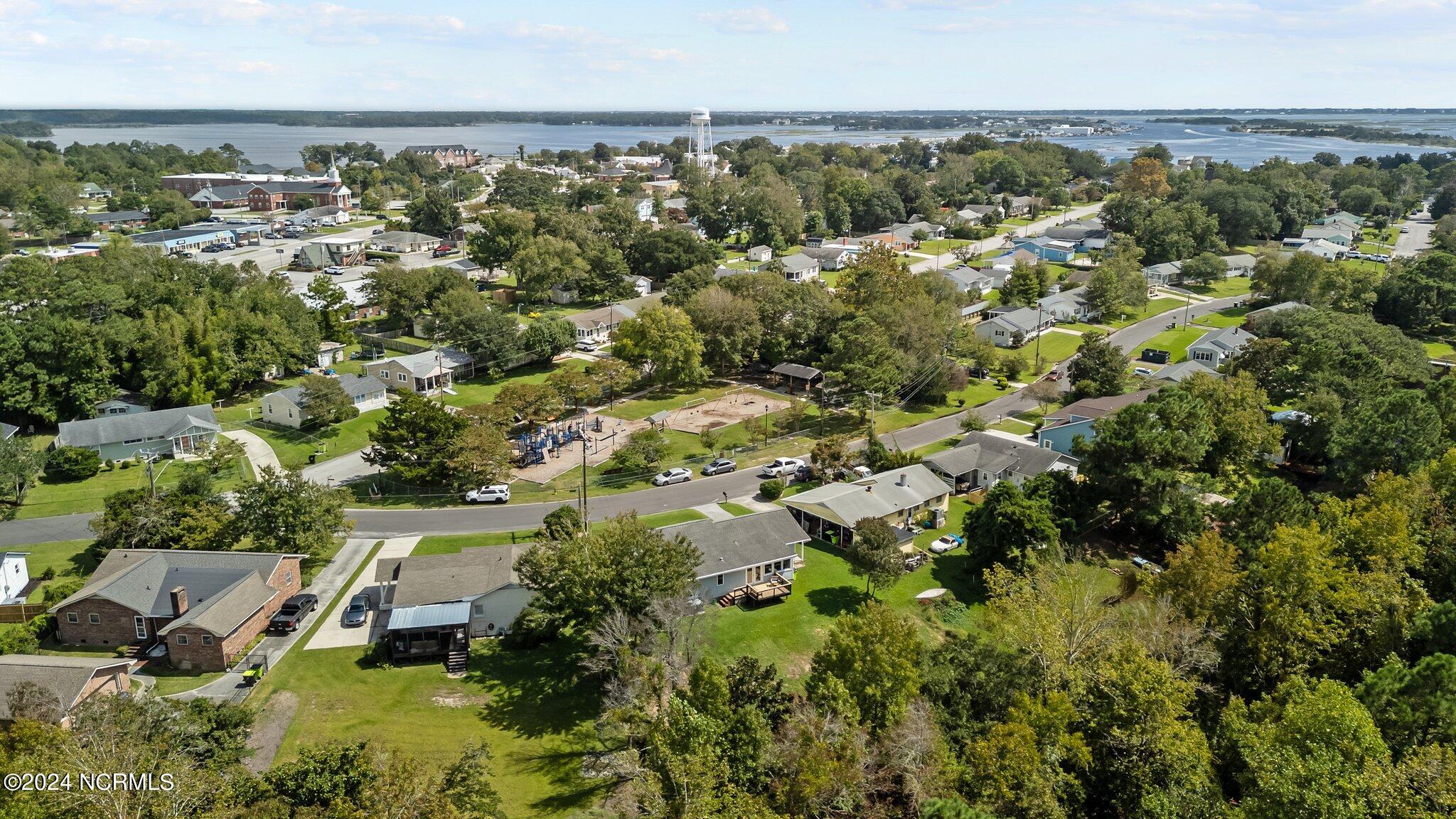 647 W Shore Drive Property Photo 14