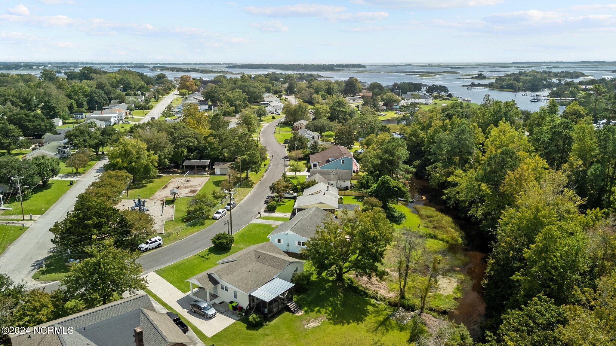 647 W Shore Drive Property Photo 15