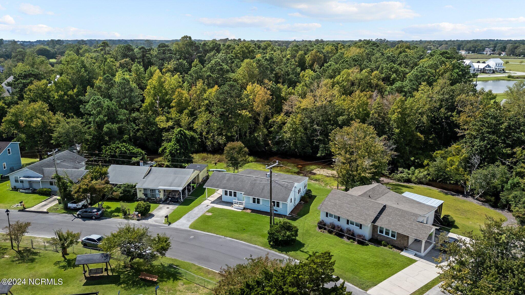 647 W Shore Drive Property Photo 16
