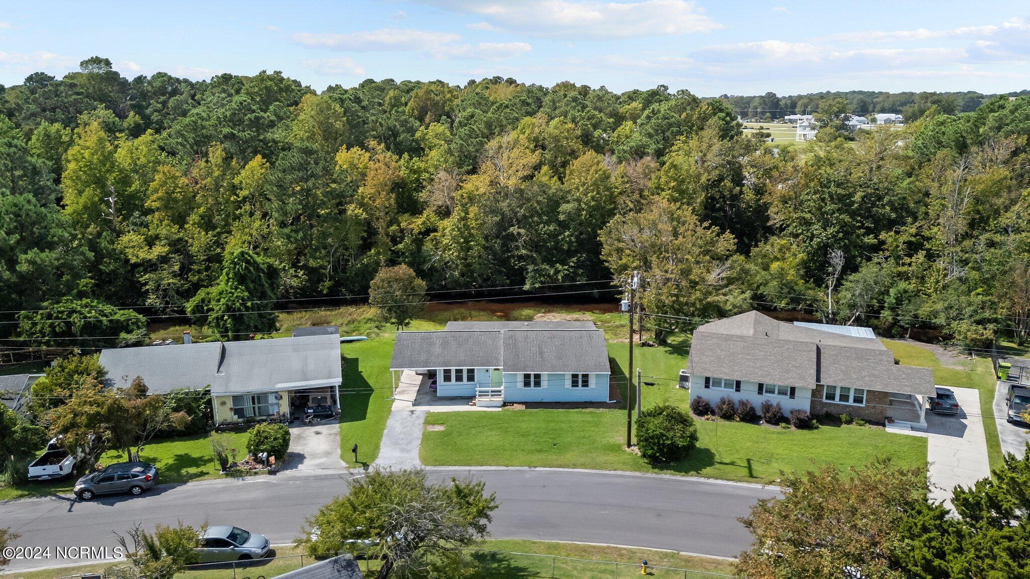 647 W Shore Drive Property Photo 17