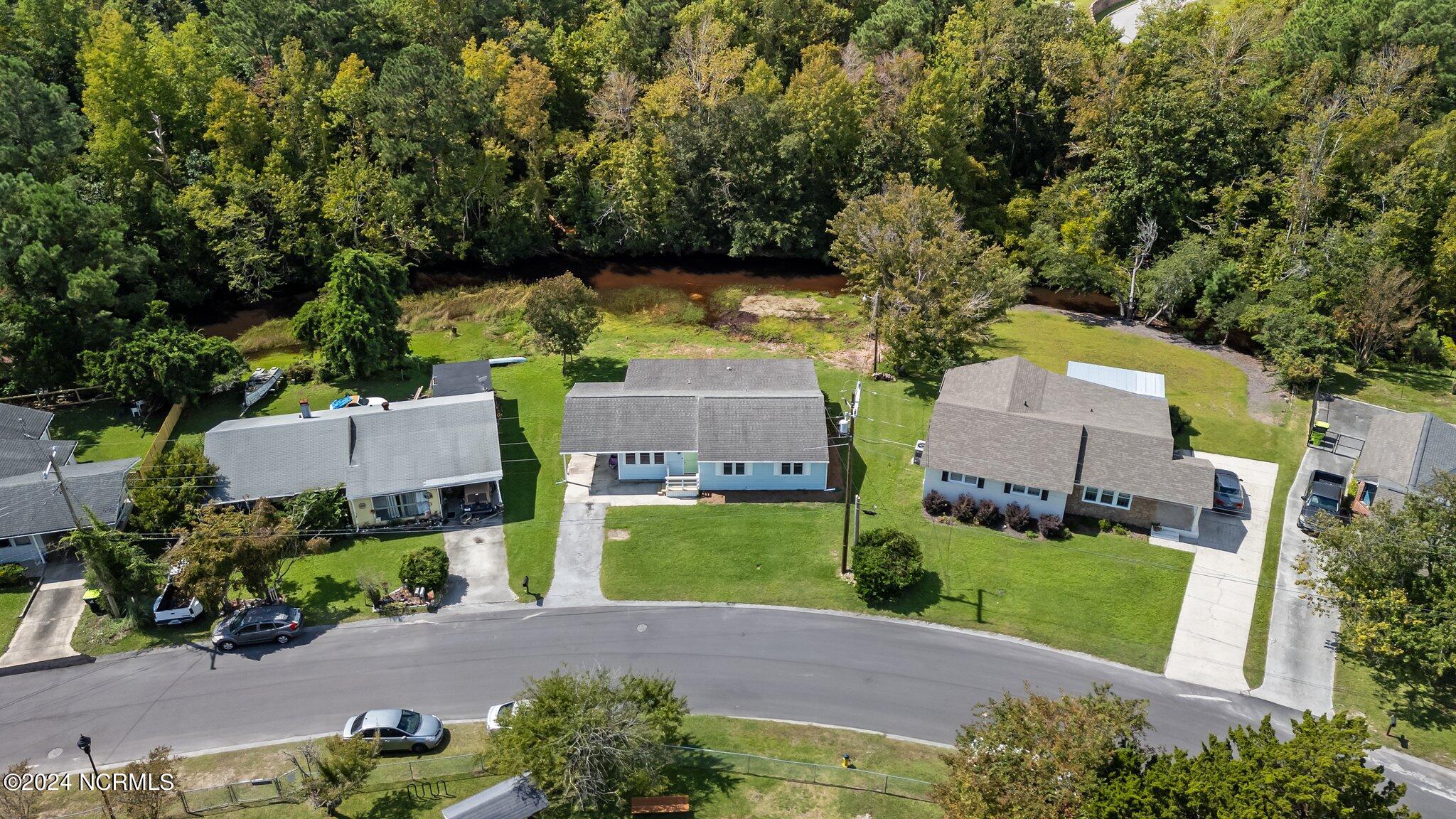 647 W Shore Drive Property Photo 18