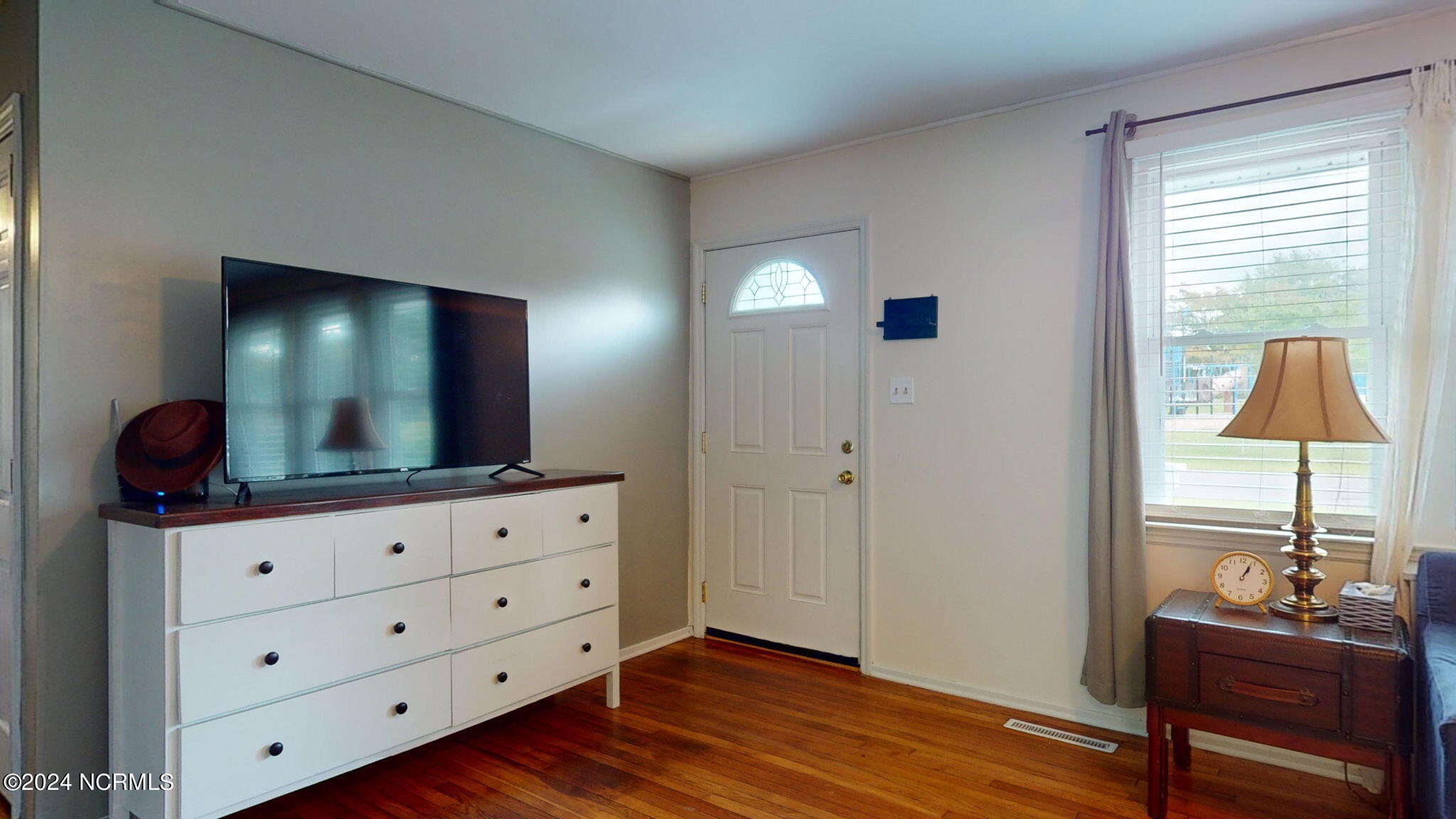 647 W Shore Drive Property Photo 20