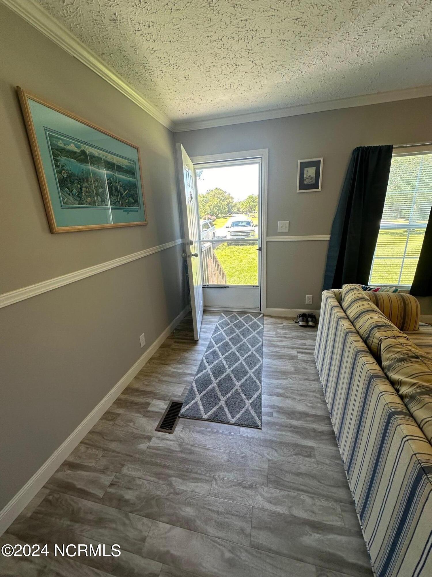 5097 Lakewood Drive Property Photo 6