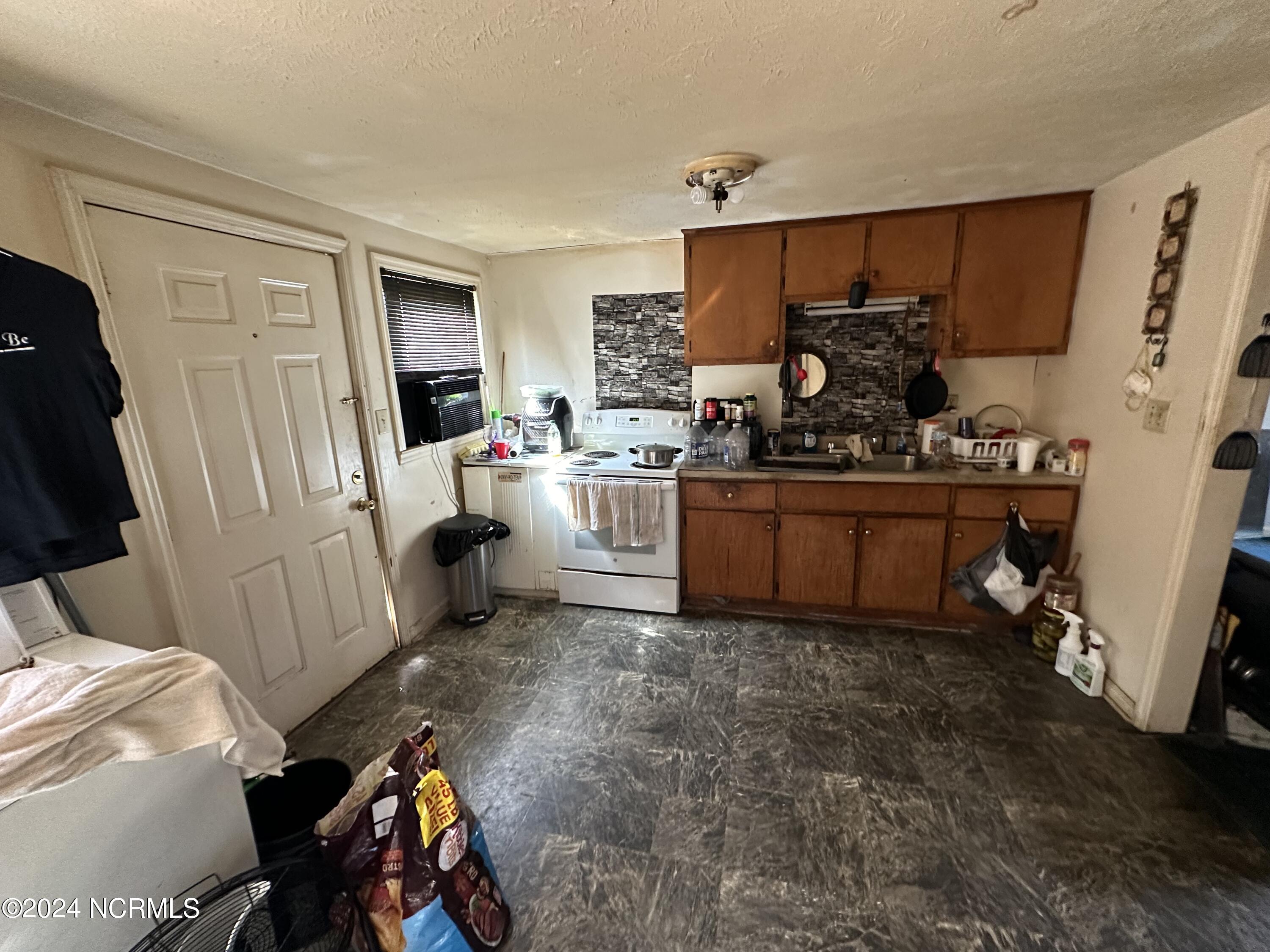 15281 Cooper Street Property Photo 3