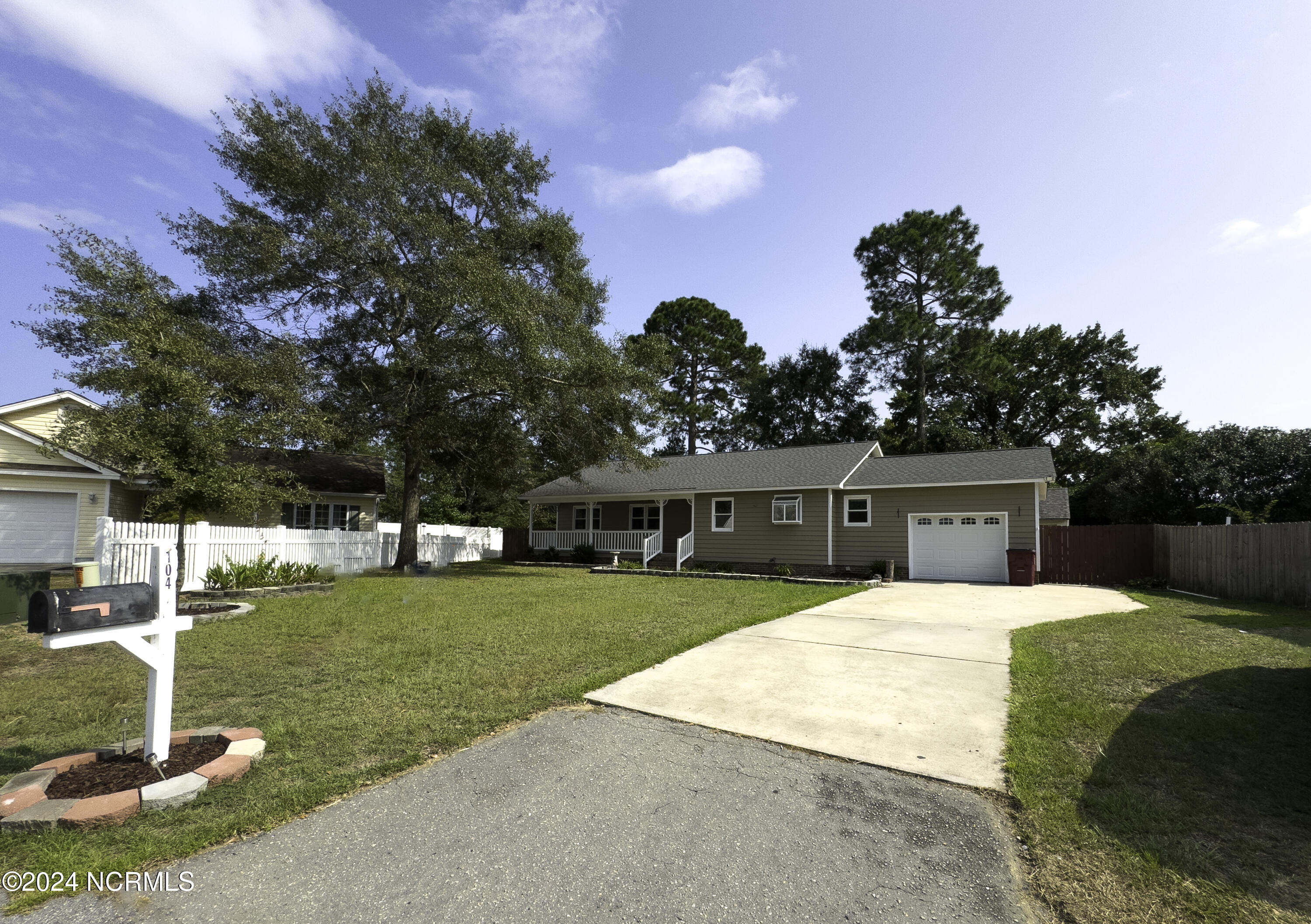 104 Sprucewood Court Property Photo 2