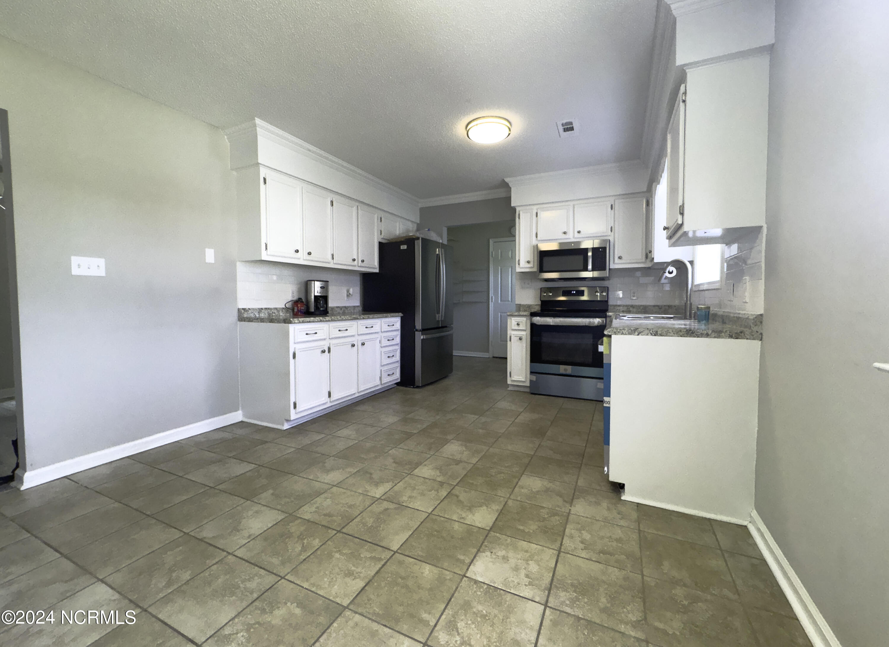 104 Sprucewood Court Property Photo 6
