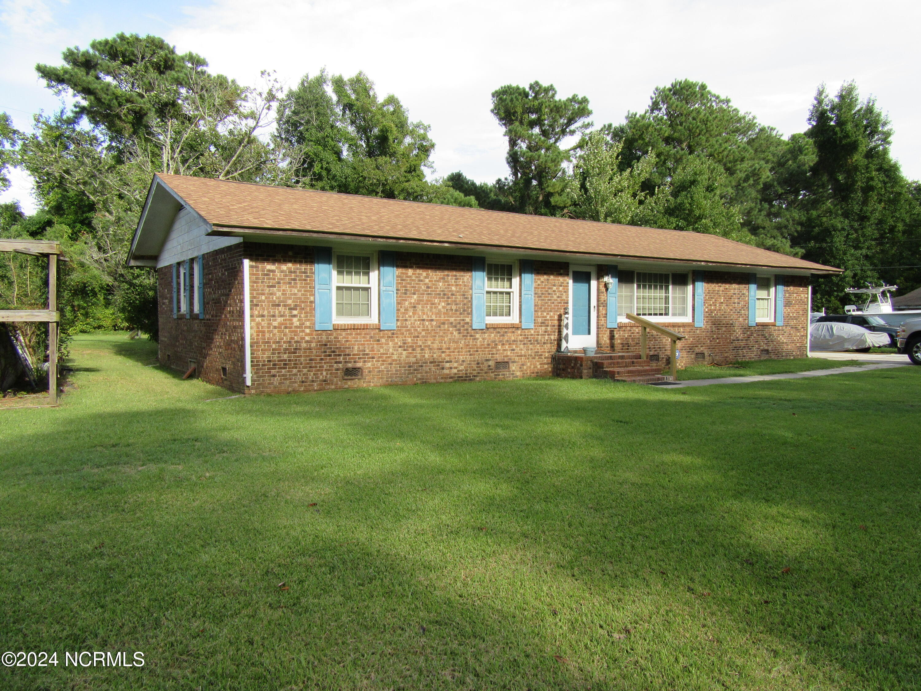 1120 Highway 101 Property Photo 2