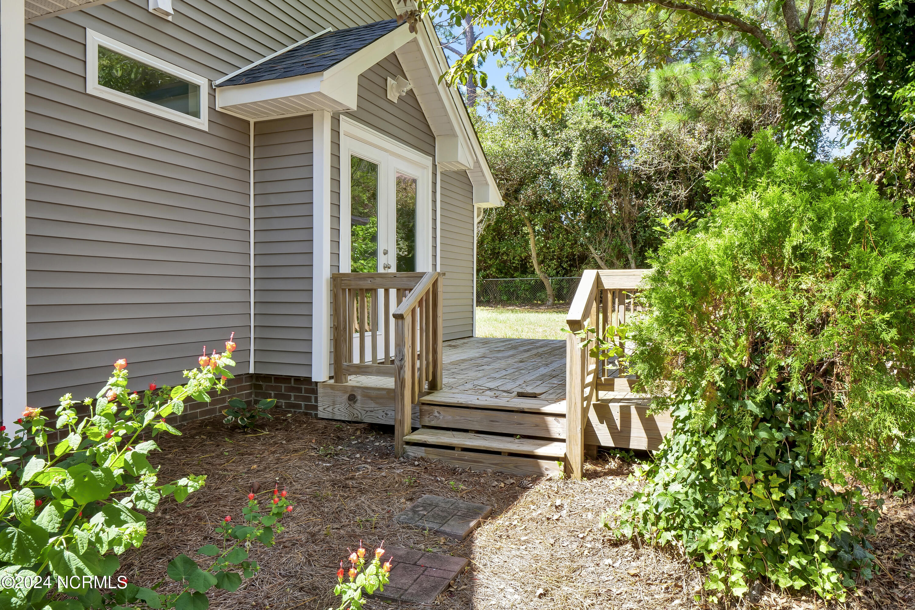 309 Birds Nest Court Property Photo 32