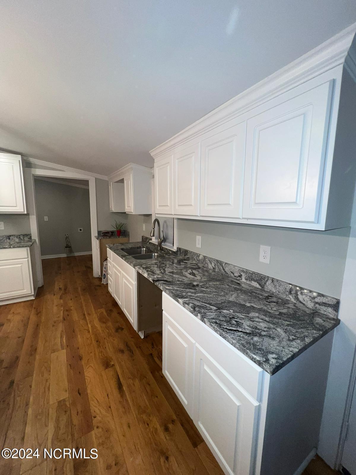 5022 Glen Laurel Road Property Photo 3