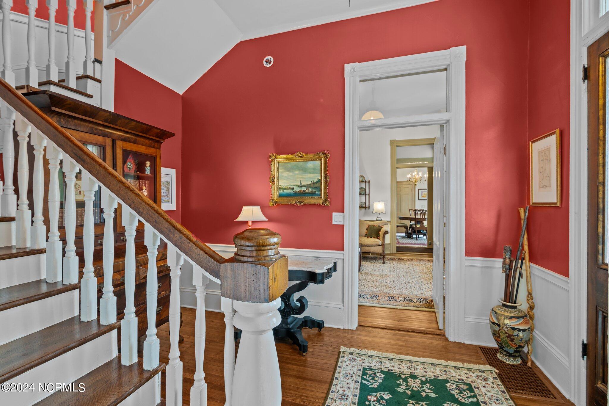 616-618 E Front Street Property Photo 4