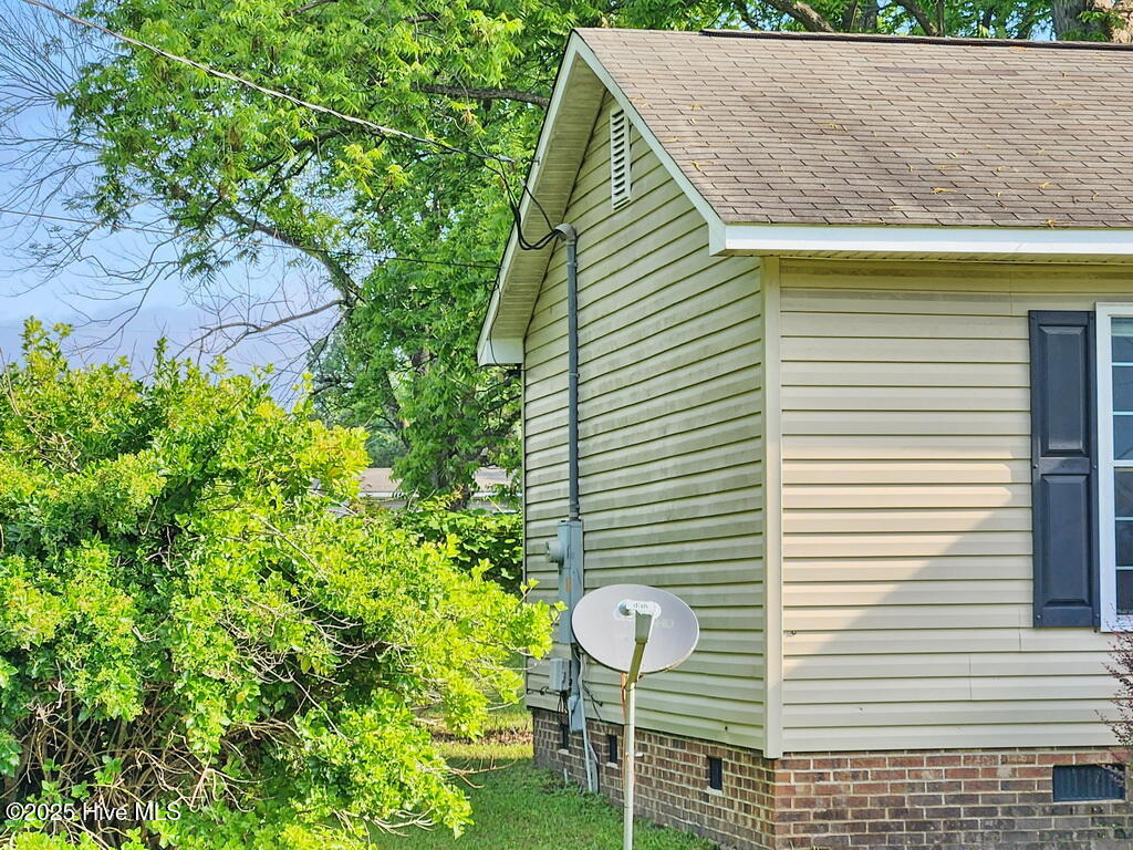 105 Walston Street Property Photo 4
