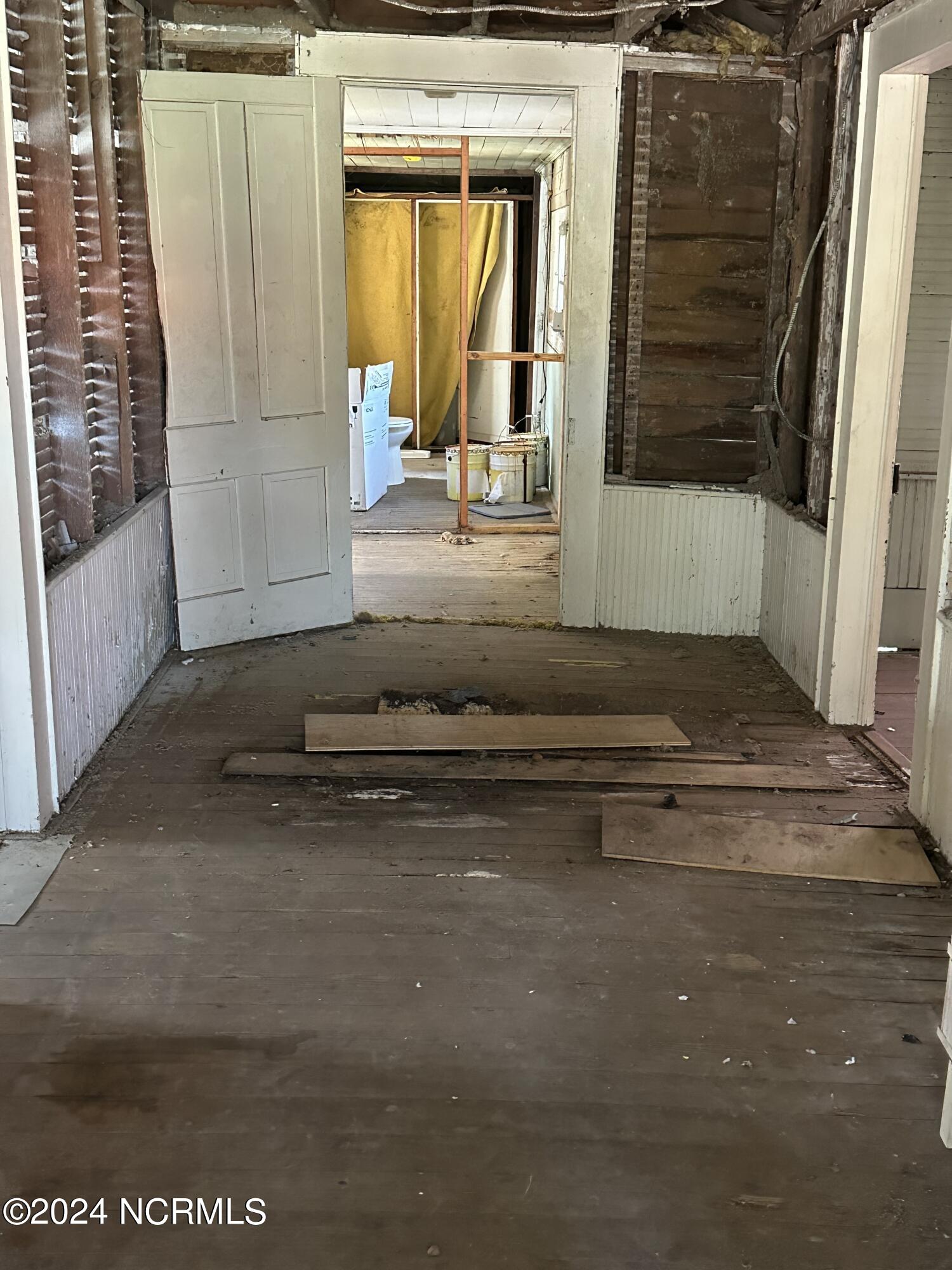 527 Washington Street Property Photo 3