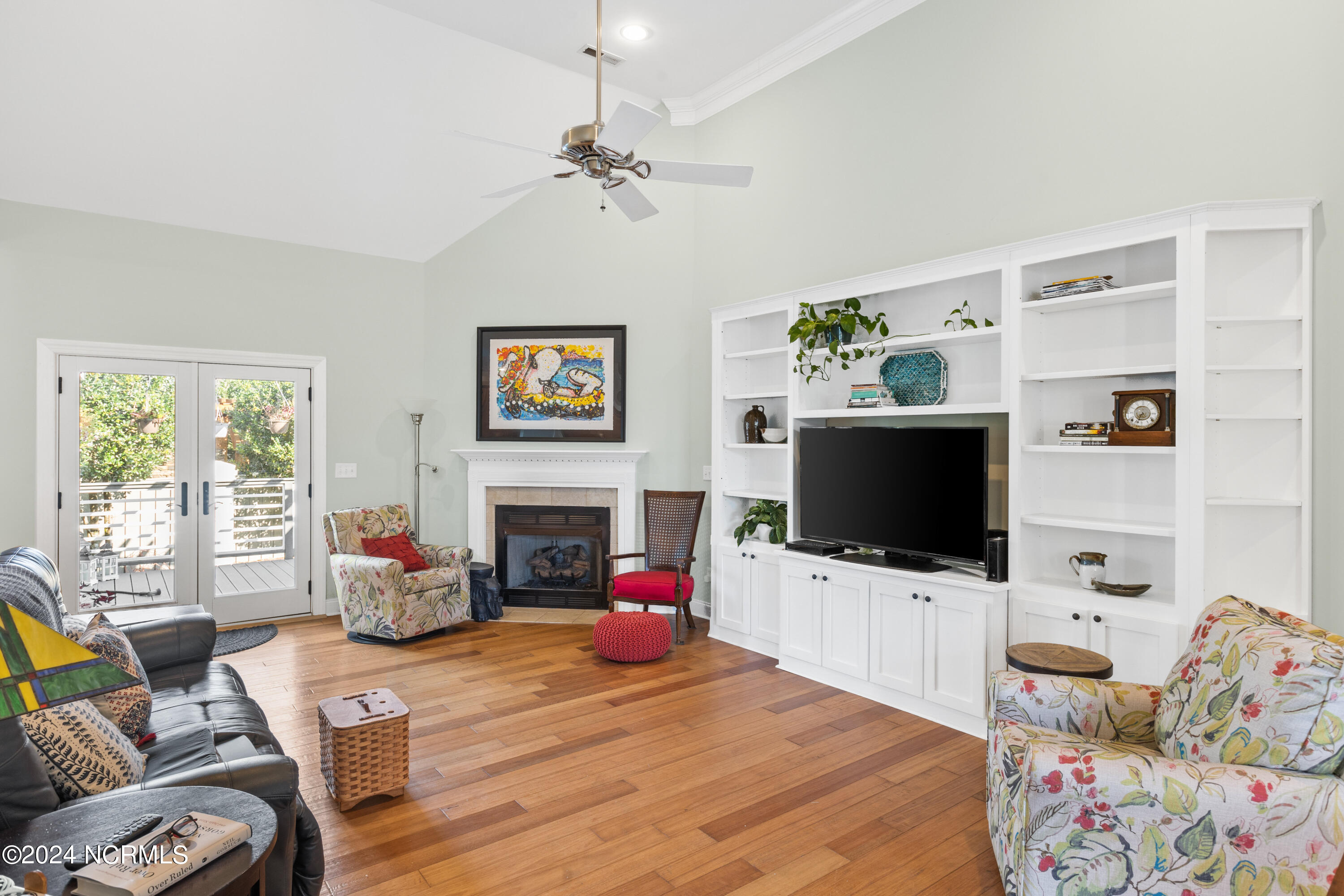 1336 S Moorings Drive Property Photo 8