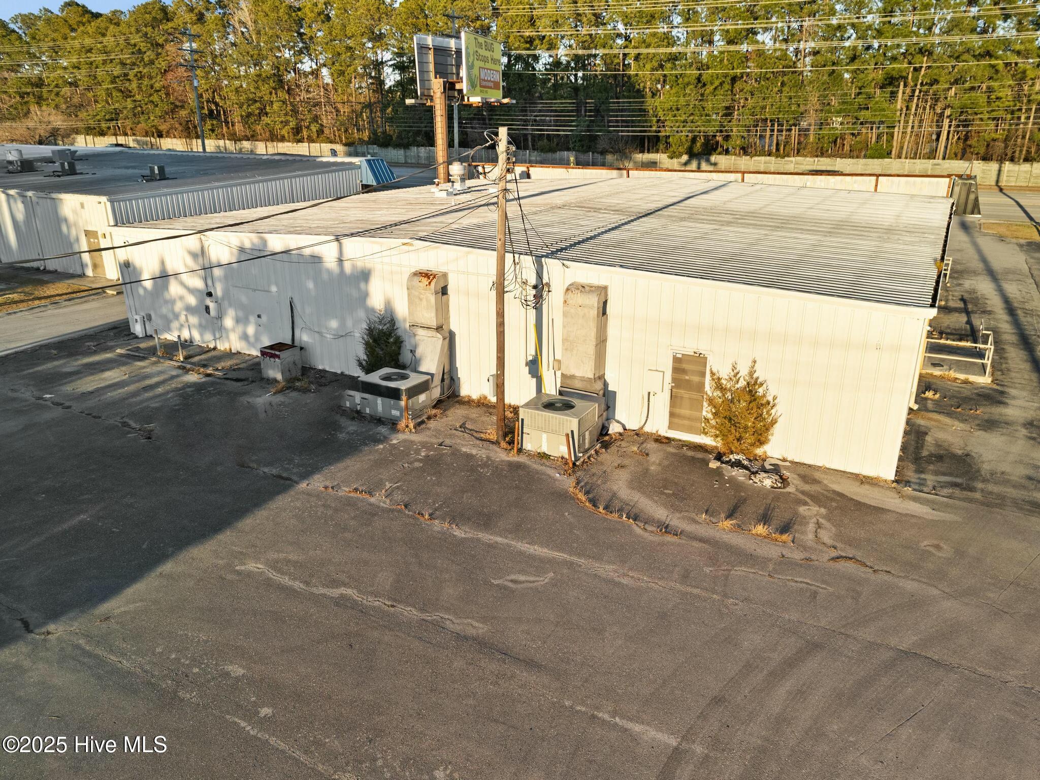 213 Western Boulevard Property Photo 3
