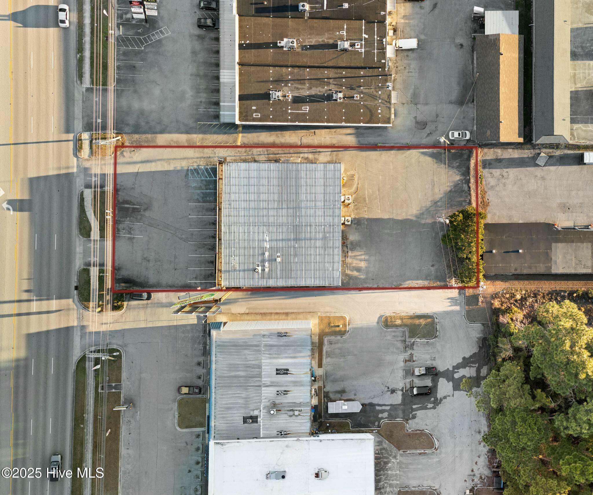 213 Western Boulevard Property Photo 5