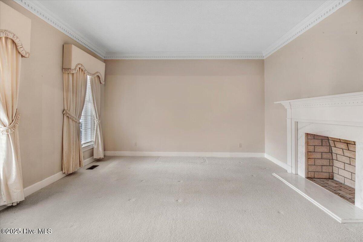 702 Hillcrest Drive Property Photo 4