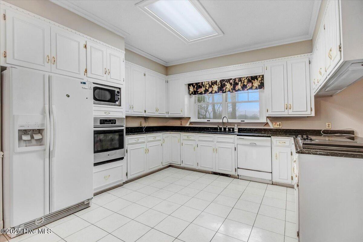 702 Hillcrest Drive Property Photo 16