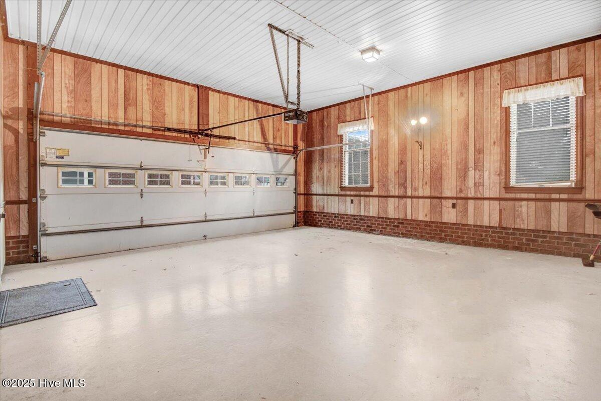 702 Hillcrest Drive Property Photo 29