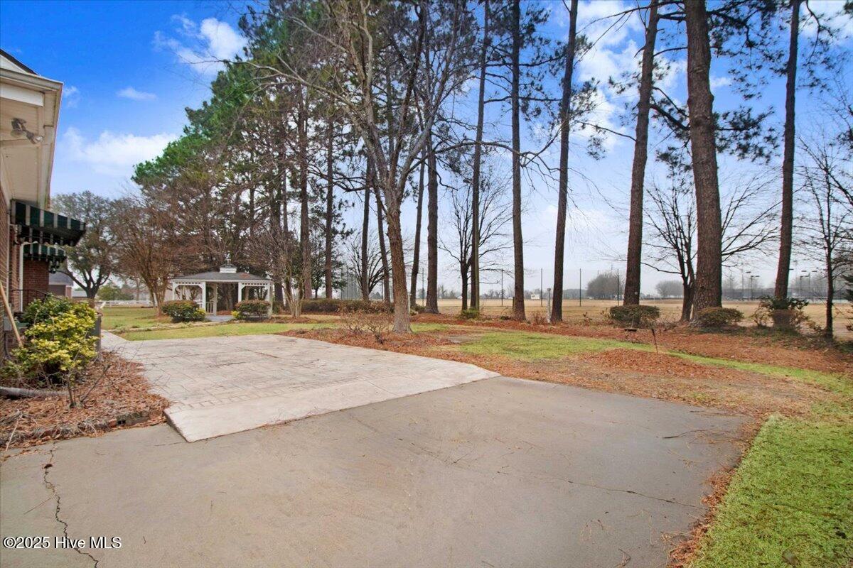 702 Hillcrest Drive Property Photo 34
