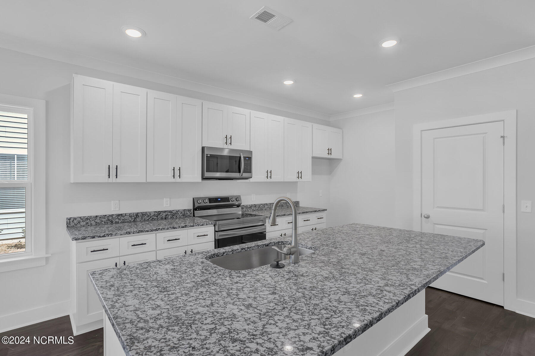 1314 Carlyle Lane Property Photo 5