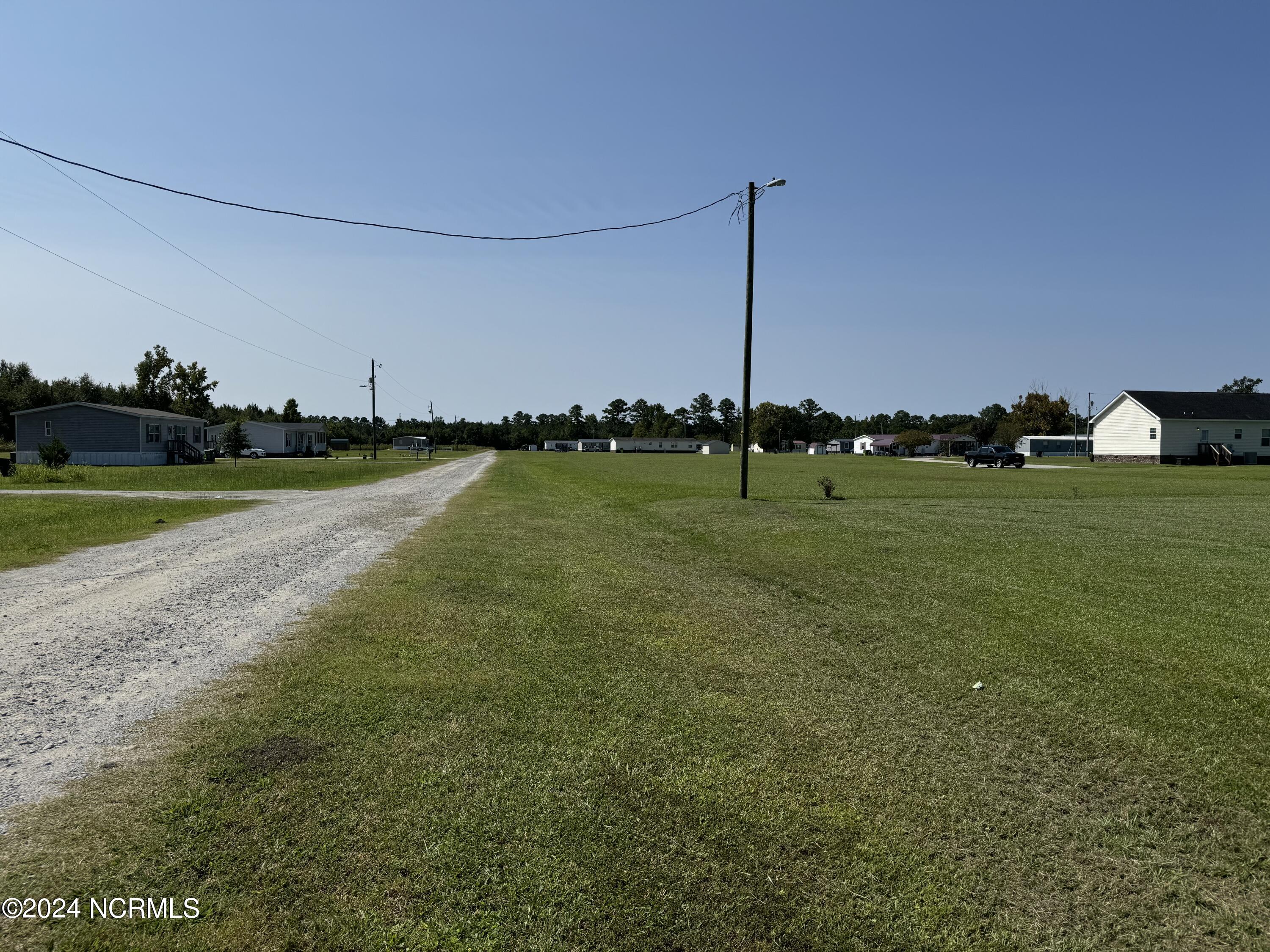 216 E Railroad Street Property Photo 3