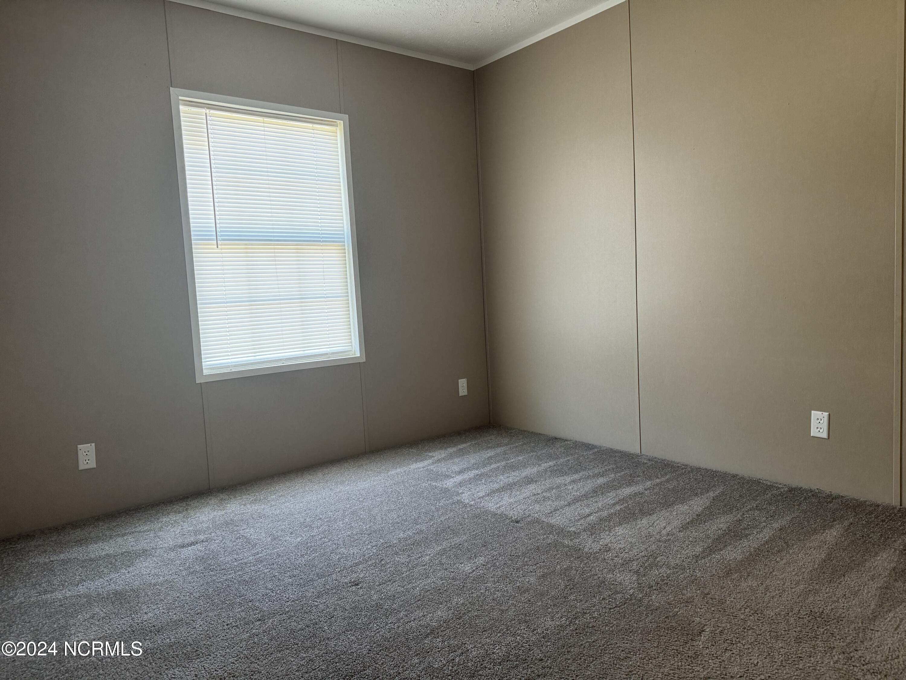 216 E Railroad Street Property Photo 11