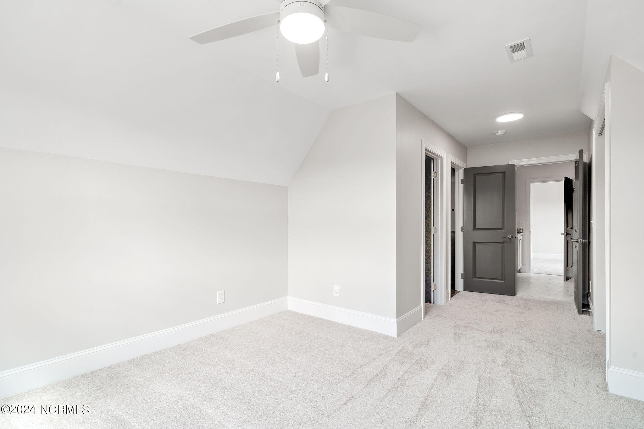 141 Sycamore Lakes Drive Property Photo 32