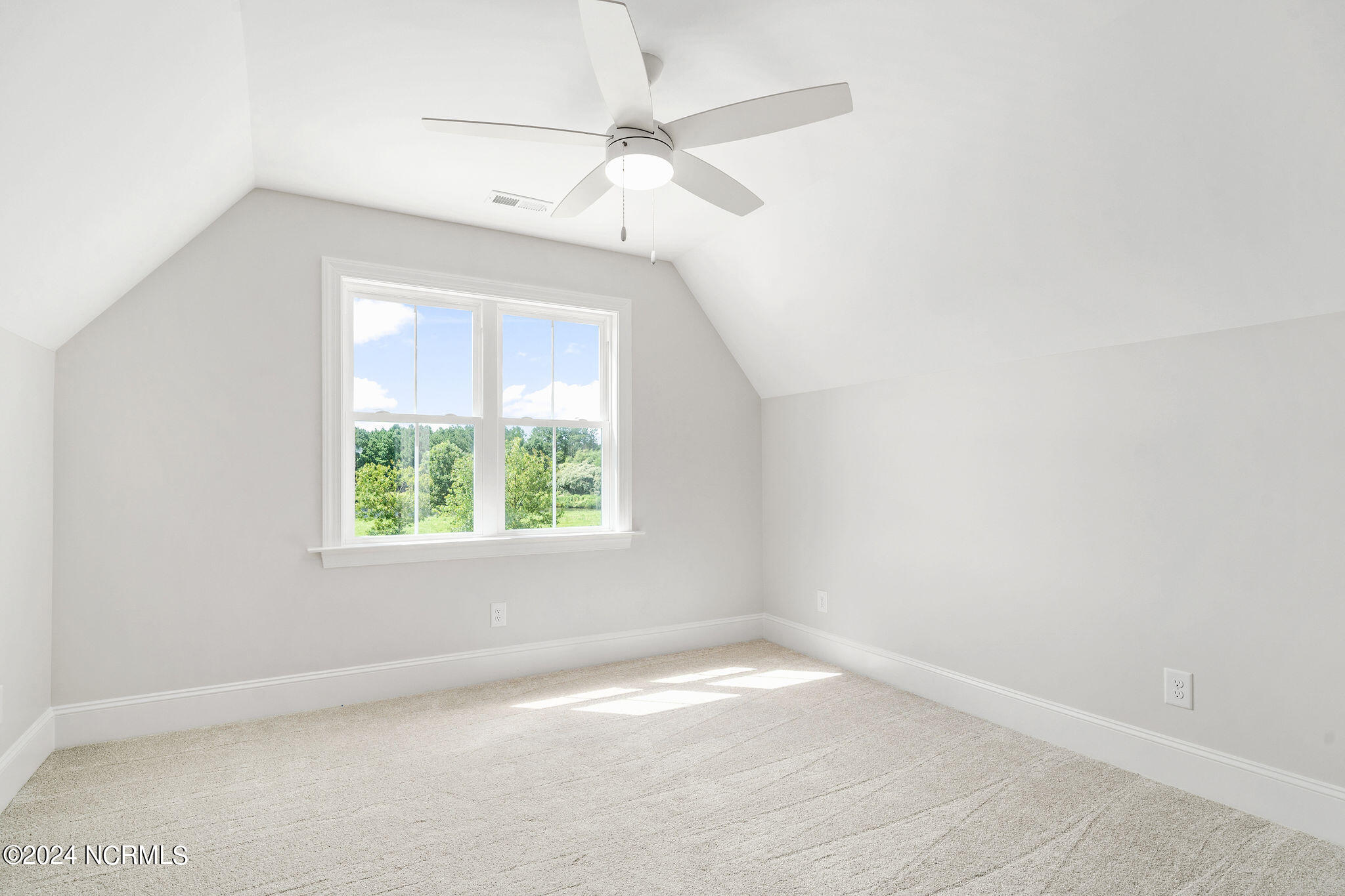 141 Sycamore Lakes Drive Property Photo 33