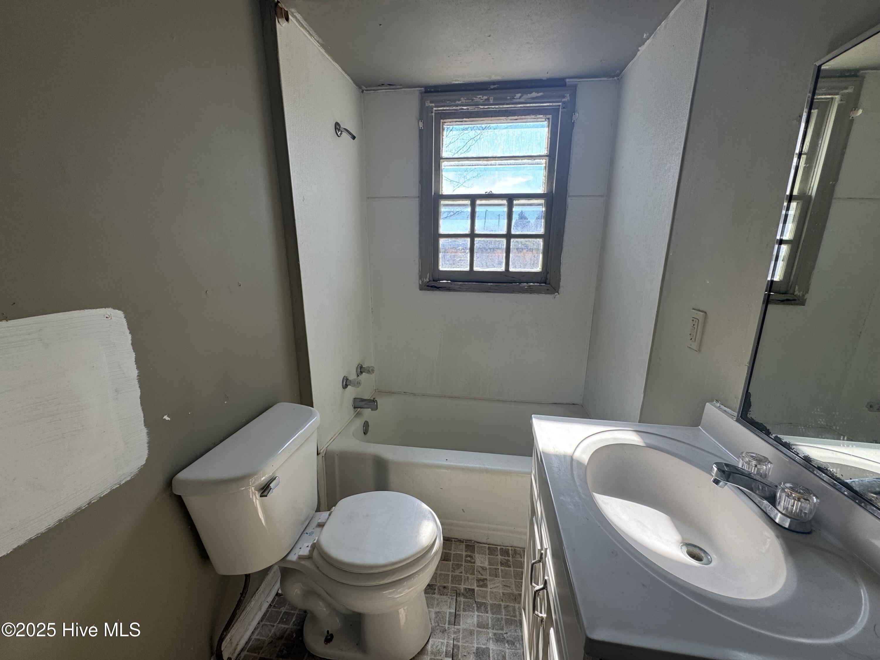 1809 Burton Street Property Photo 8