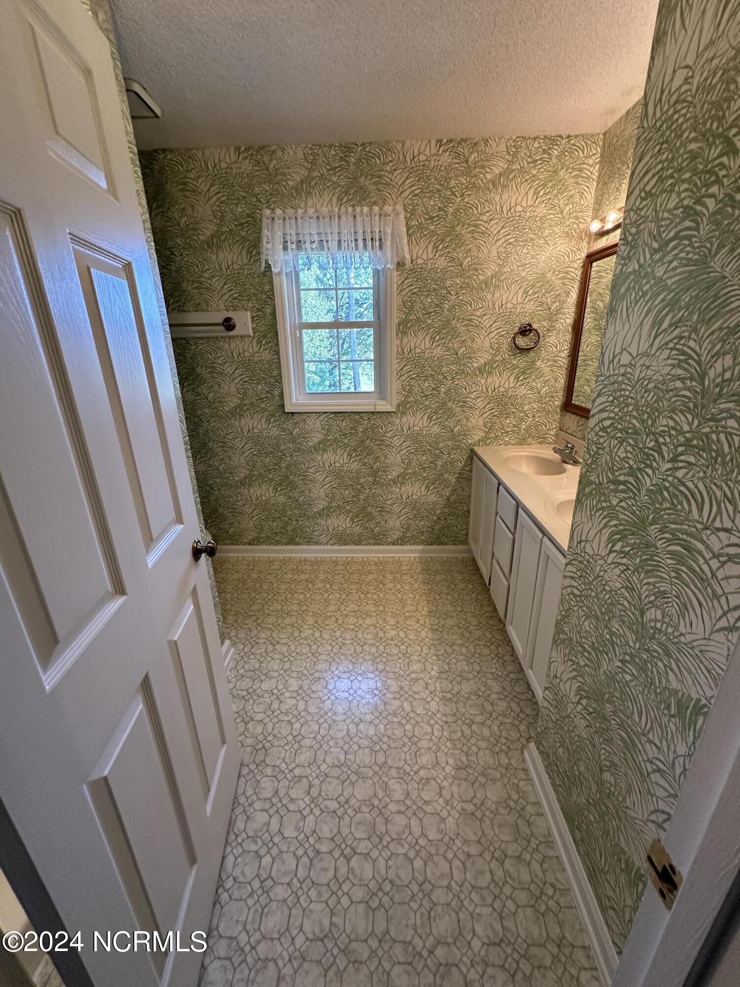 128 Kemberly Court Property Photo 15