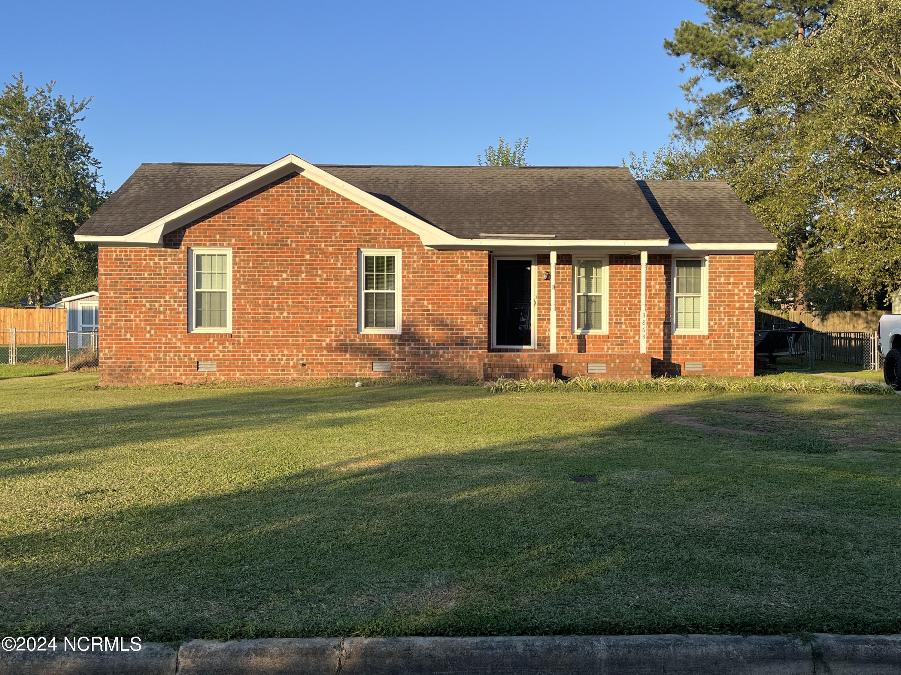 3863 Robin Road Property Photo 1