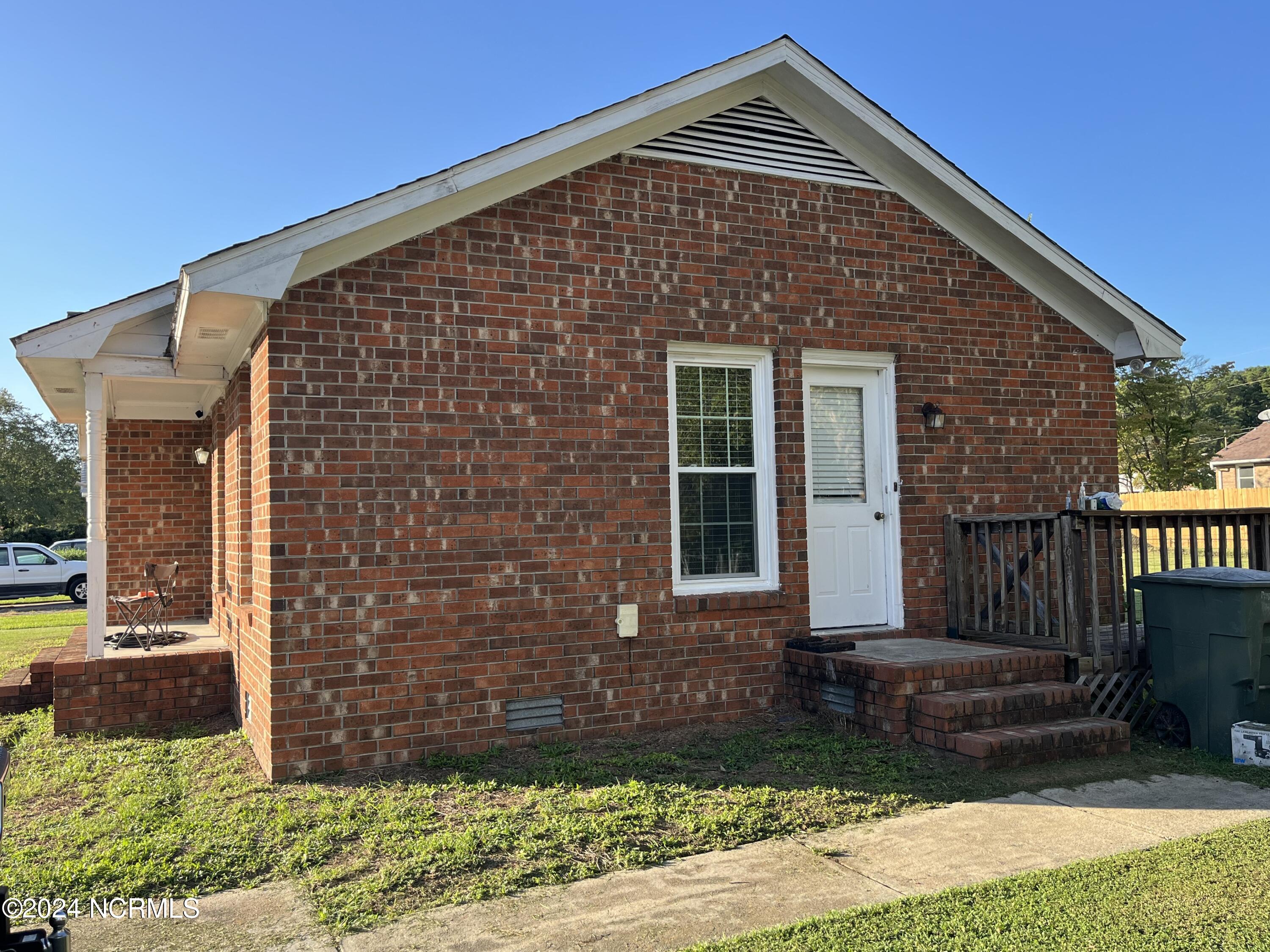 3863 Robin Road Property Photo 5