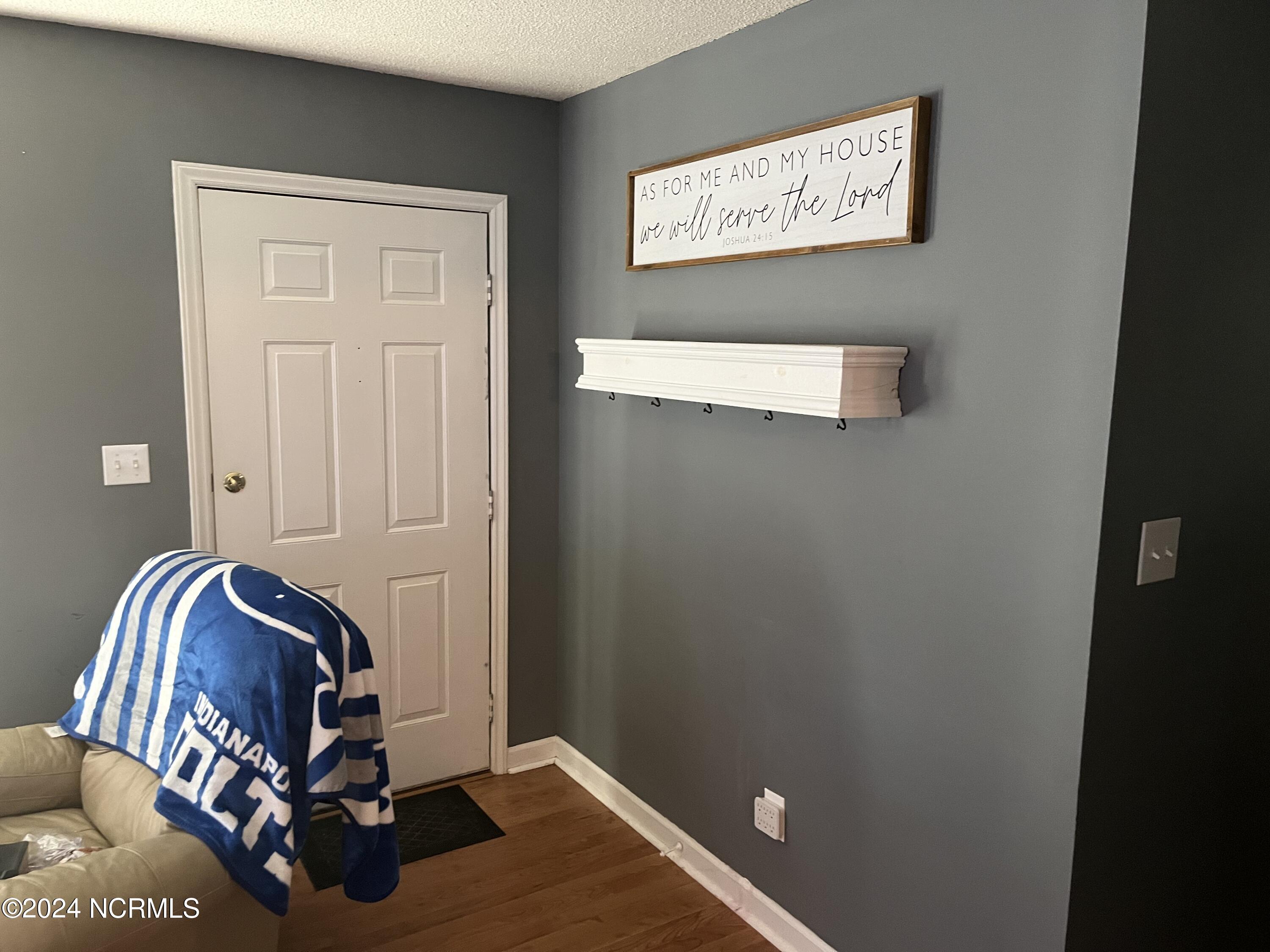3863 Robin Road Property Photo 8